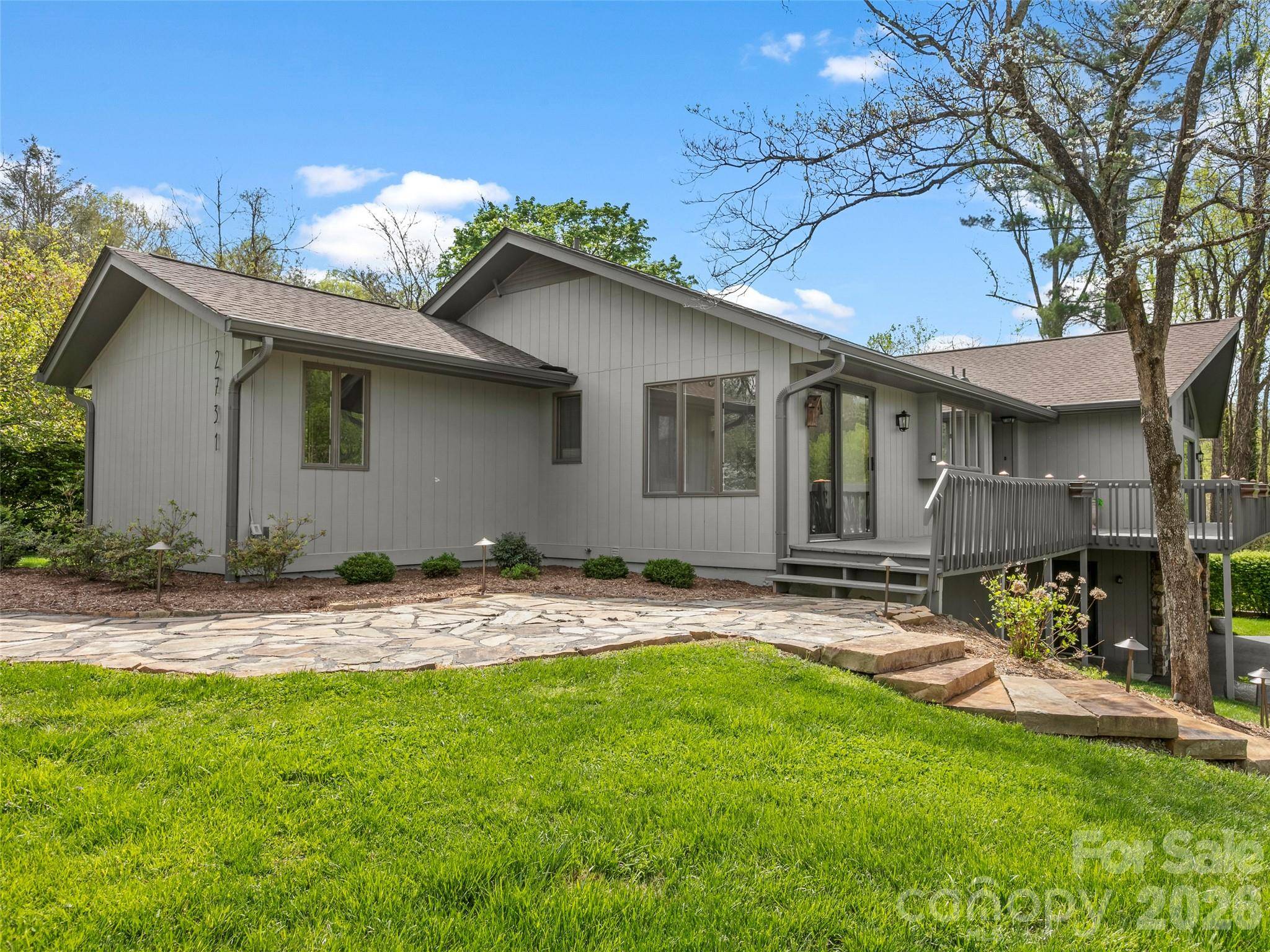 2731 Miller LN, Hendersonville, NC 28791