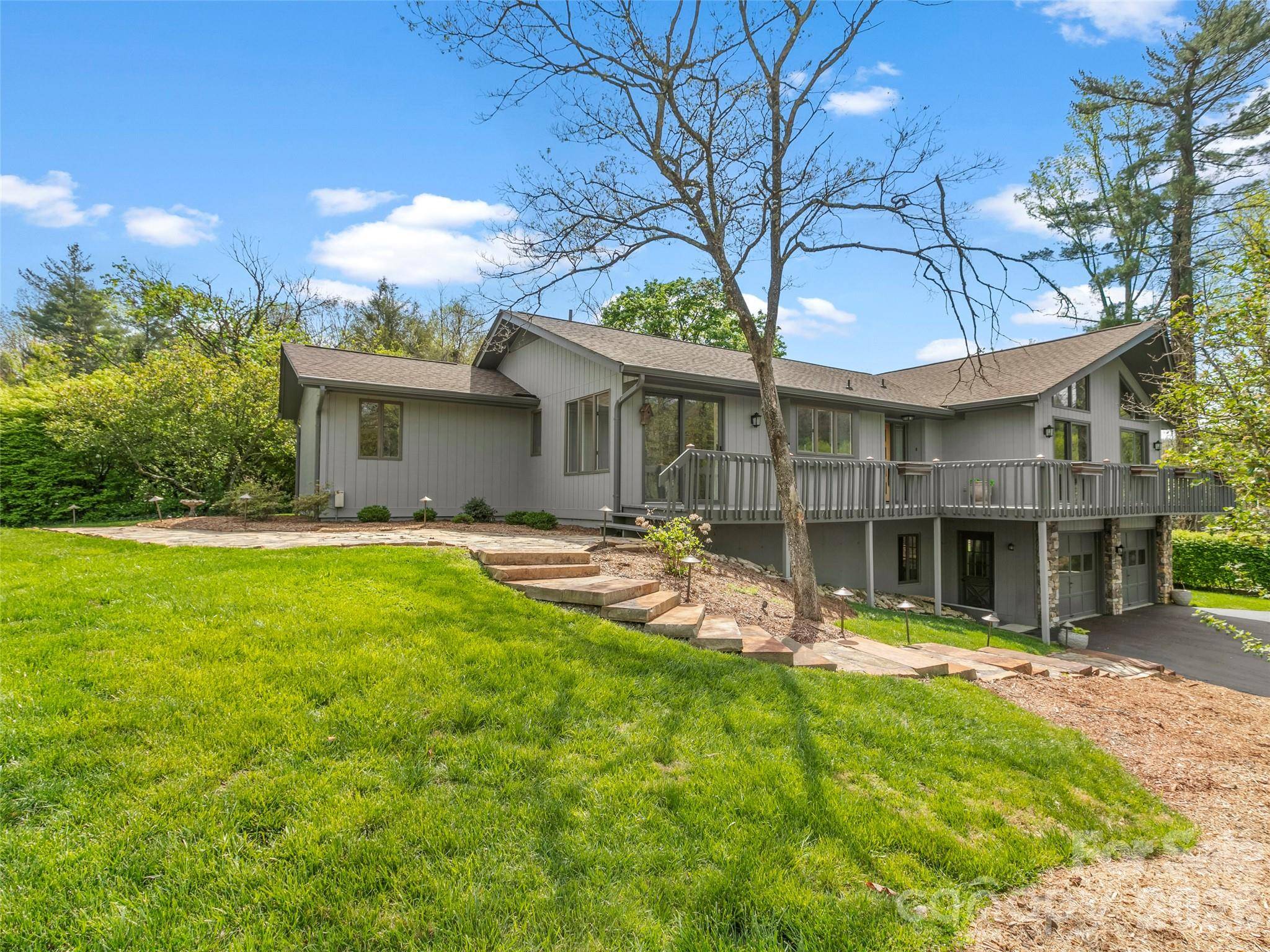 2731 Miller LN, Hendersonville, NC 28791