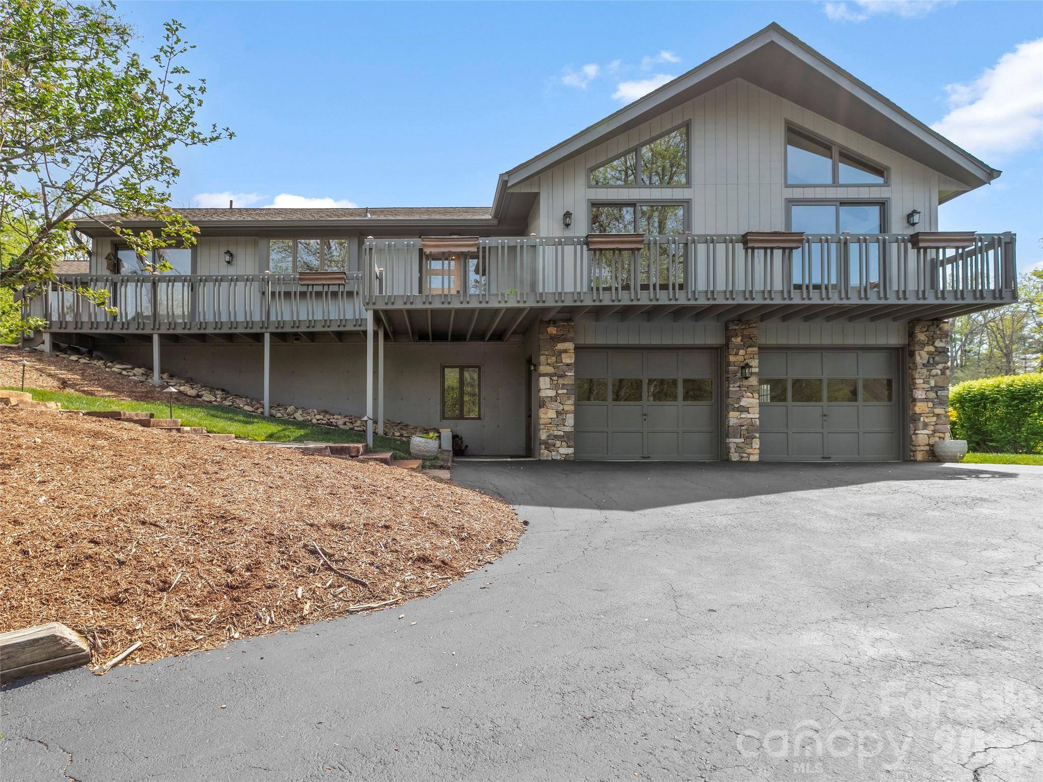 2731 Miller LN, Hendersonville, NC 28791