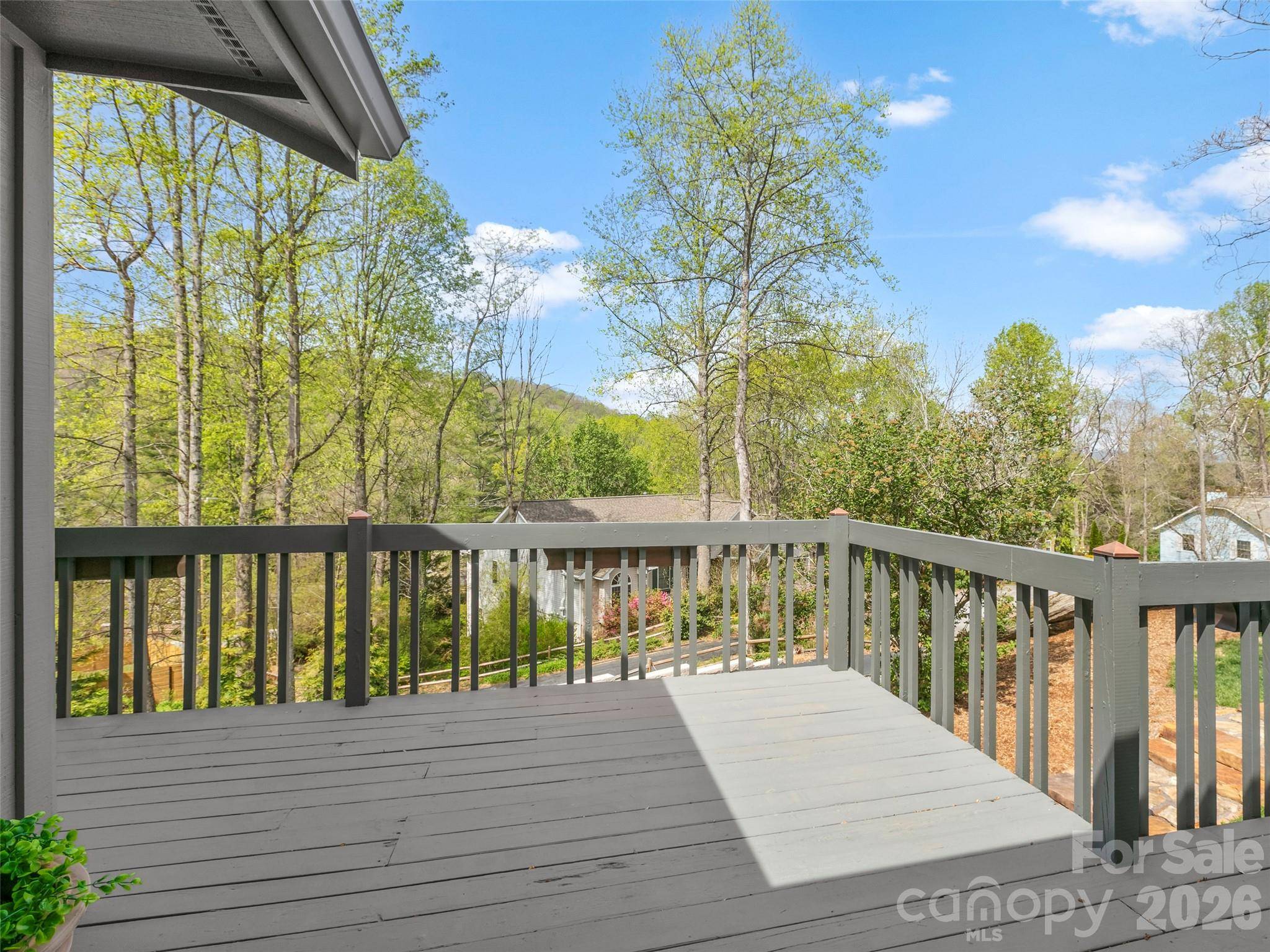 2731 Miller LN, Hendersonville, NC 28791