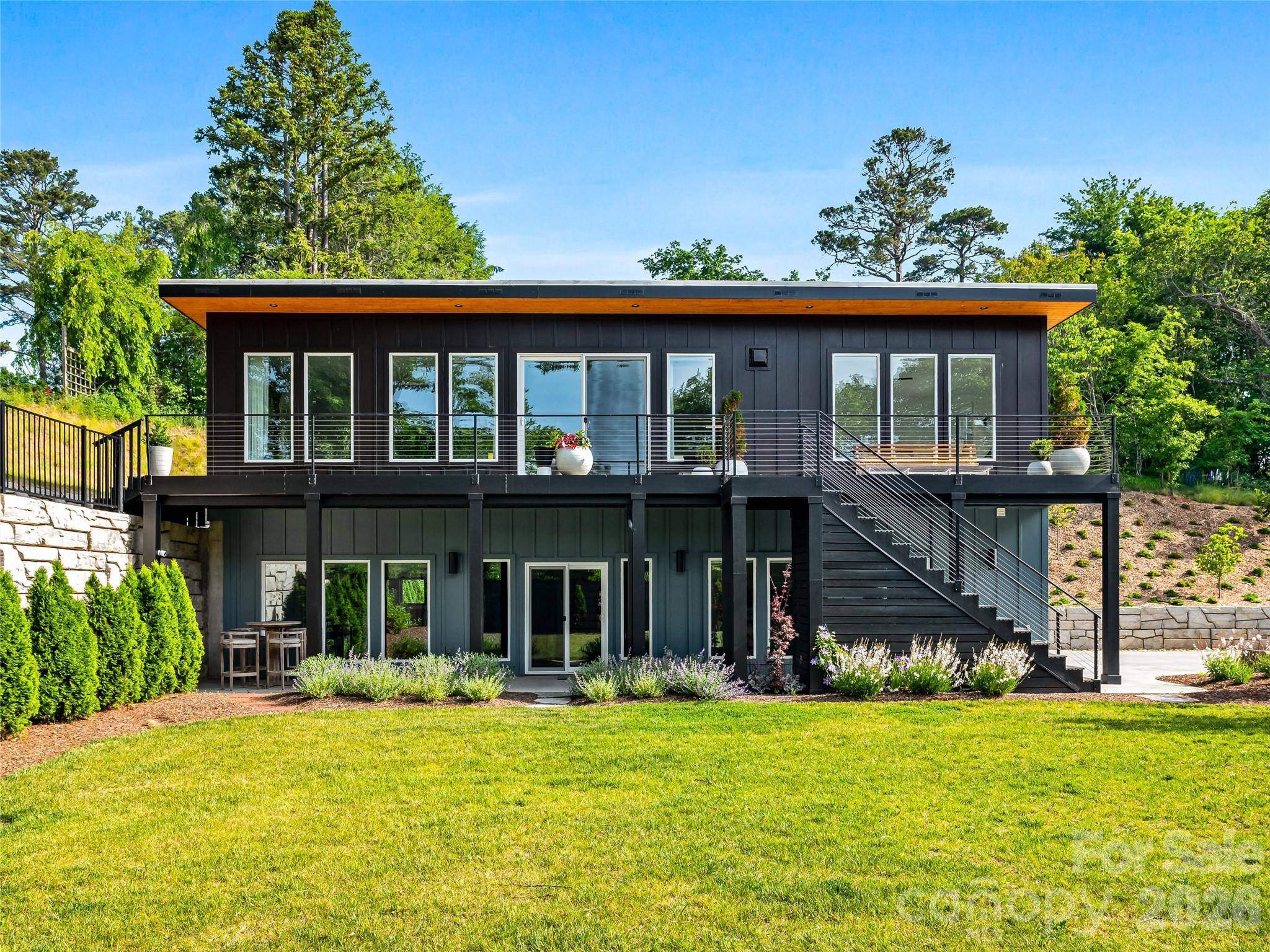 8 Midland DR, Asheville, NC 28804