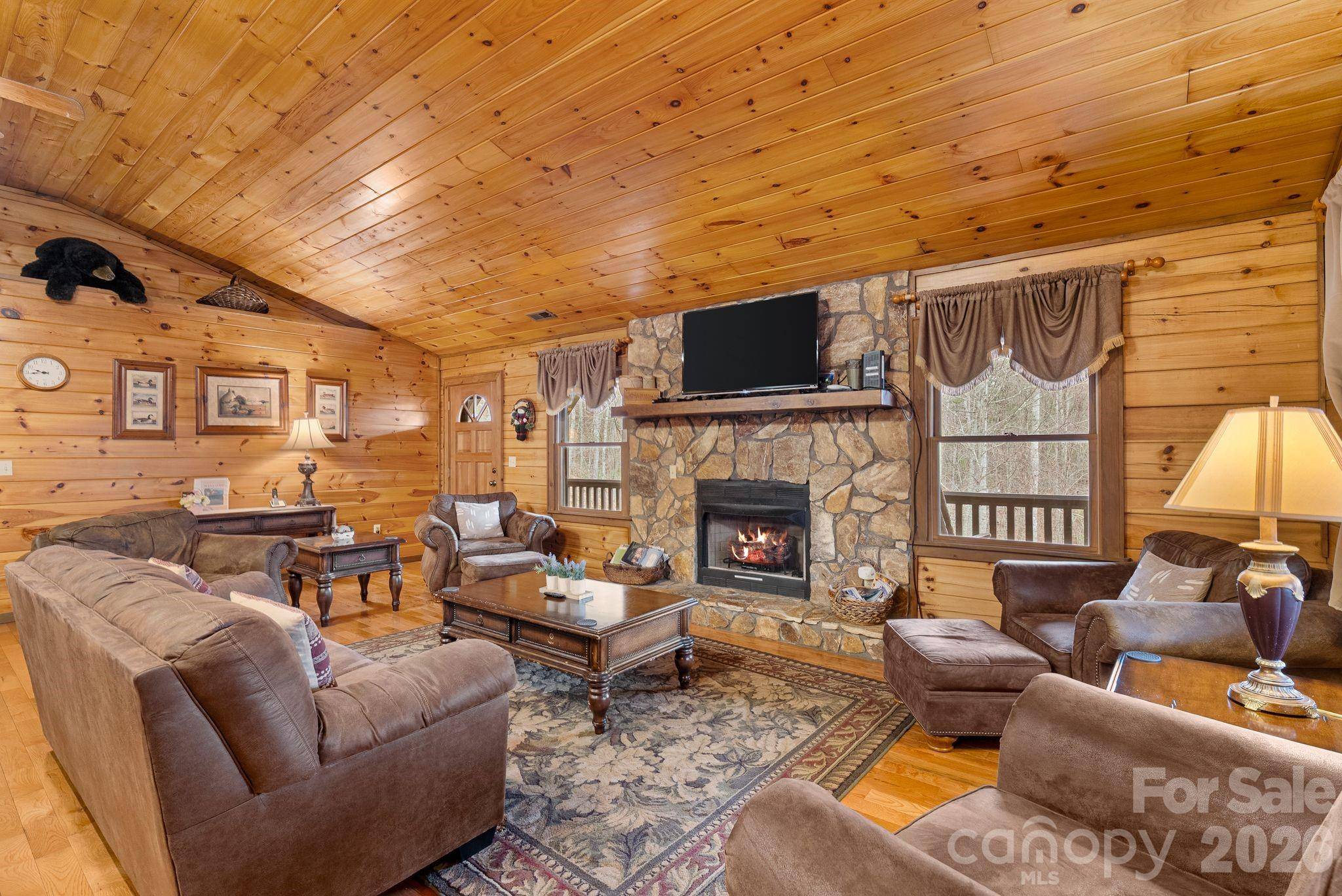 264 Moonbeam LN, Clyde, NC 28721
