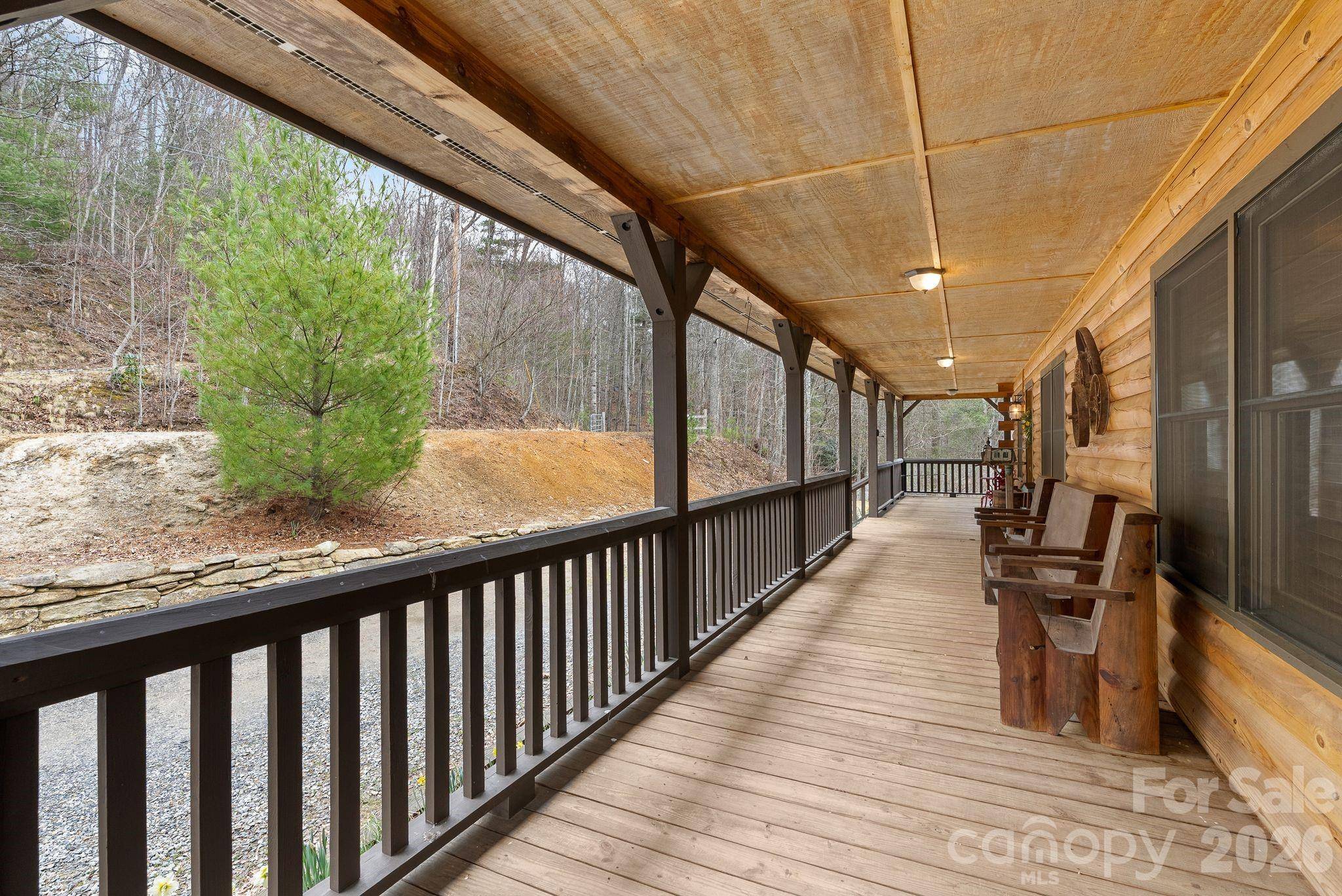 264 Moonbeam LN, Clyde, NC 28721