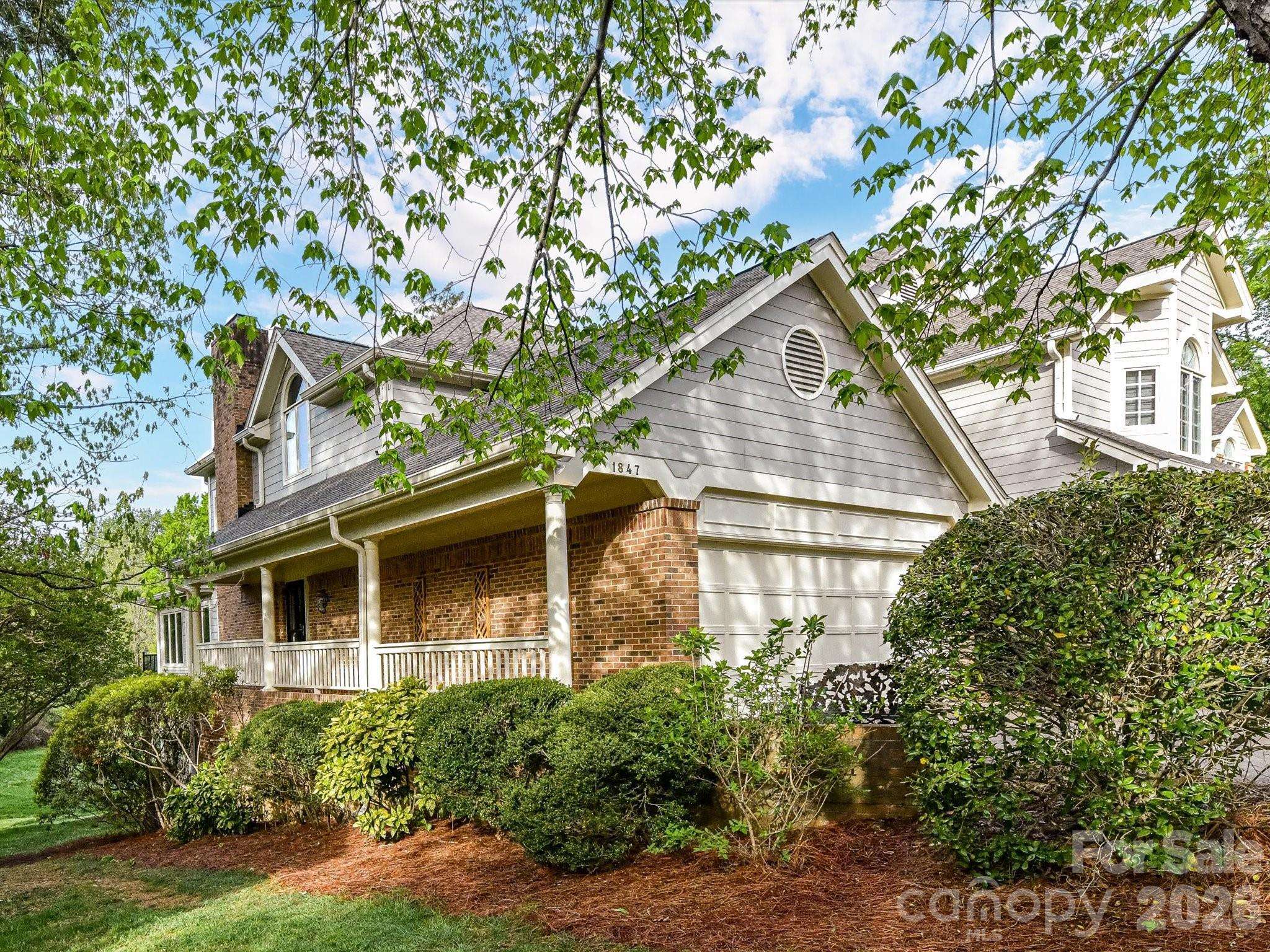 1847 Meadowood LN, Charlotte, NC 28211