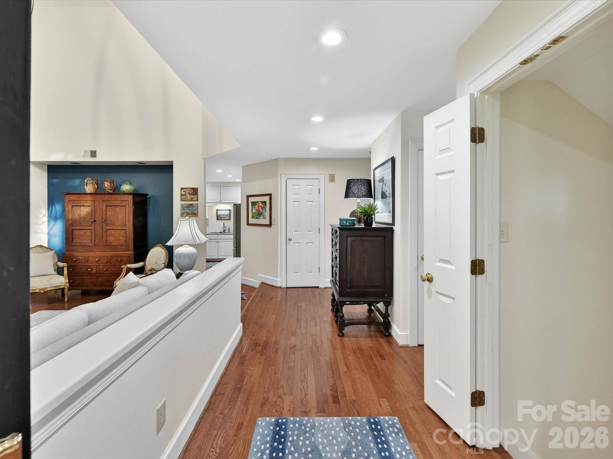 1847 Meadowood LN, Charlotte, NC 28211