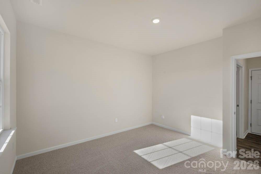 437 Falcon LN, Lexington, NC 27295