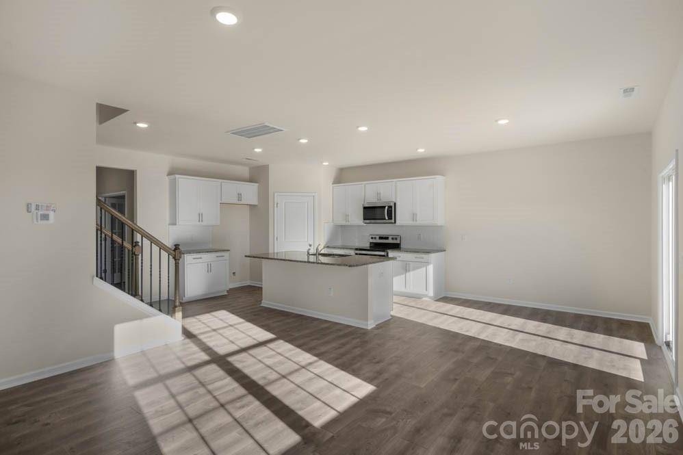 437 Falcon LN, Lexington, NC 27295