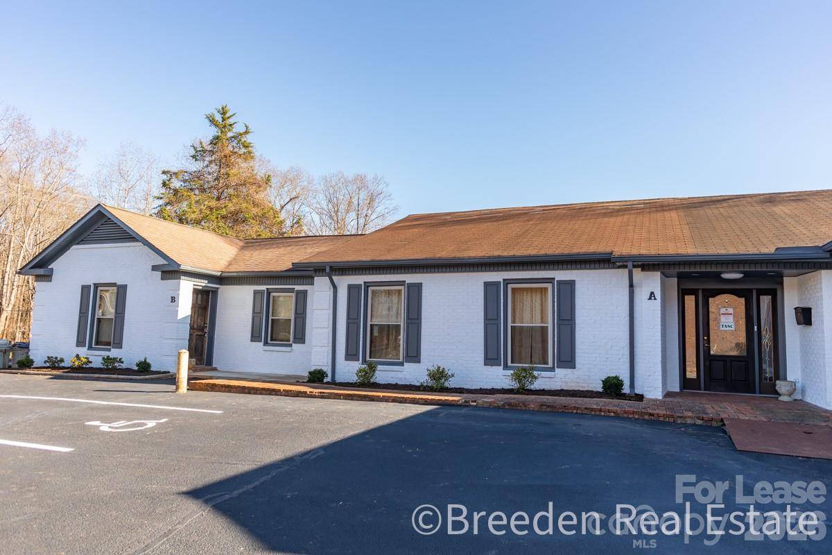 204 E McDowell ST, Morganton, NC 28655