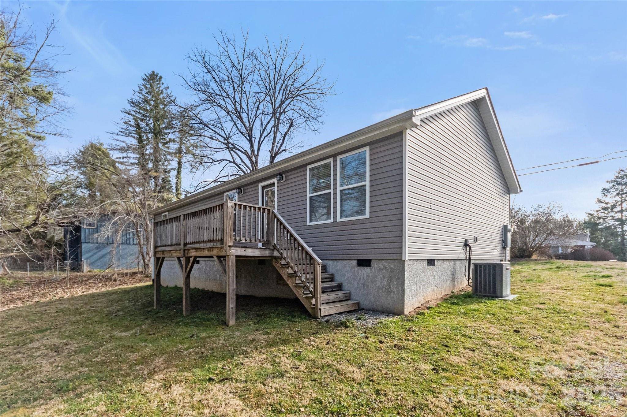 127 Hawthorne DR, Brevard, NC 28712