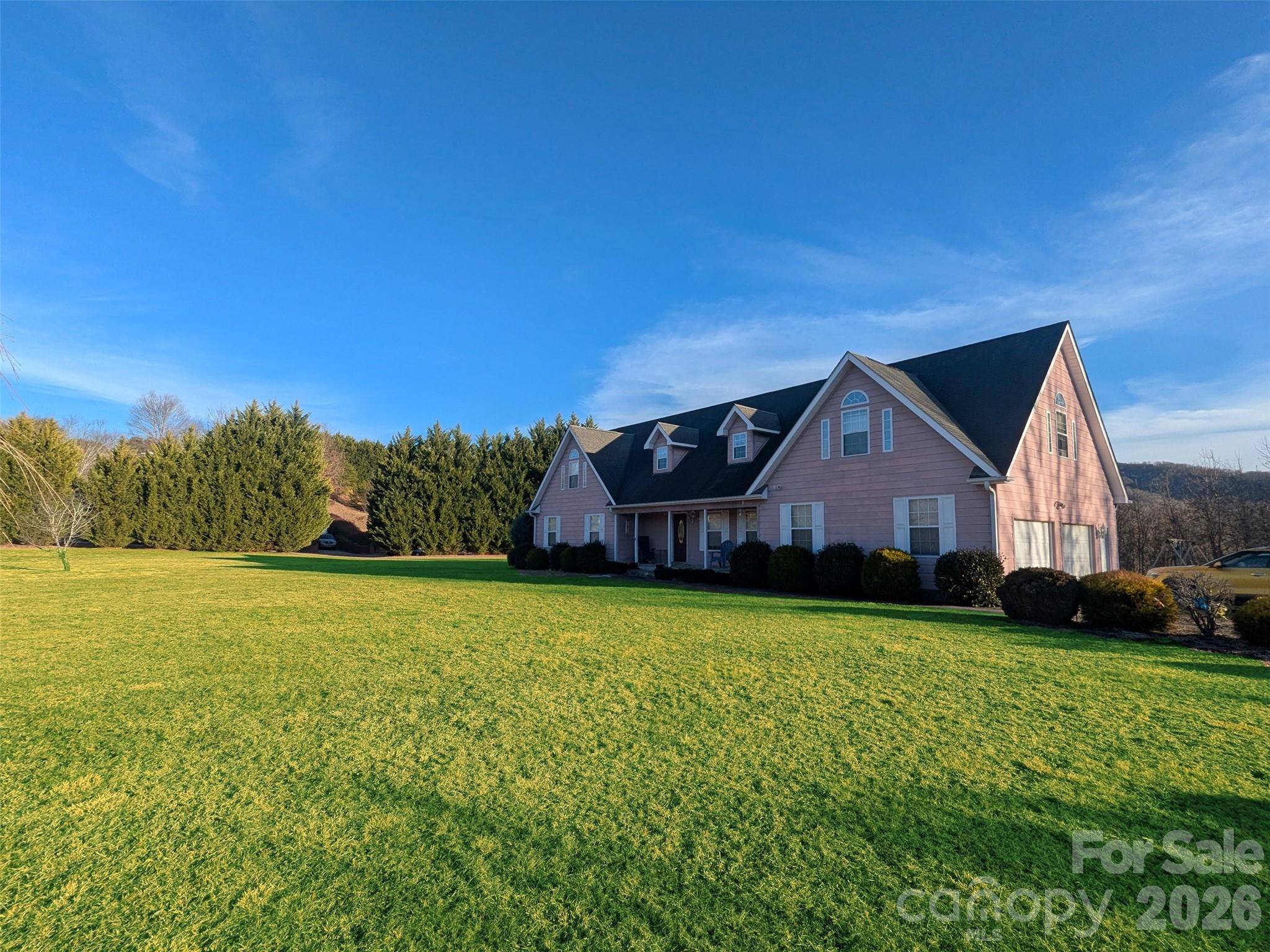 130 Crestview ST, Canton, NC 28716