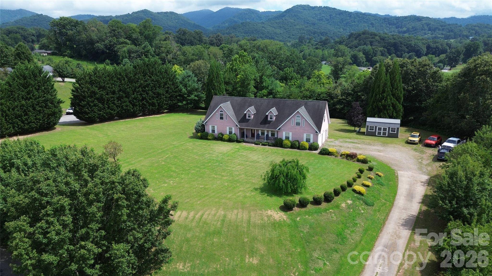 130 Crestview ST, Canton, NC 28716
