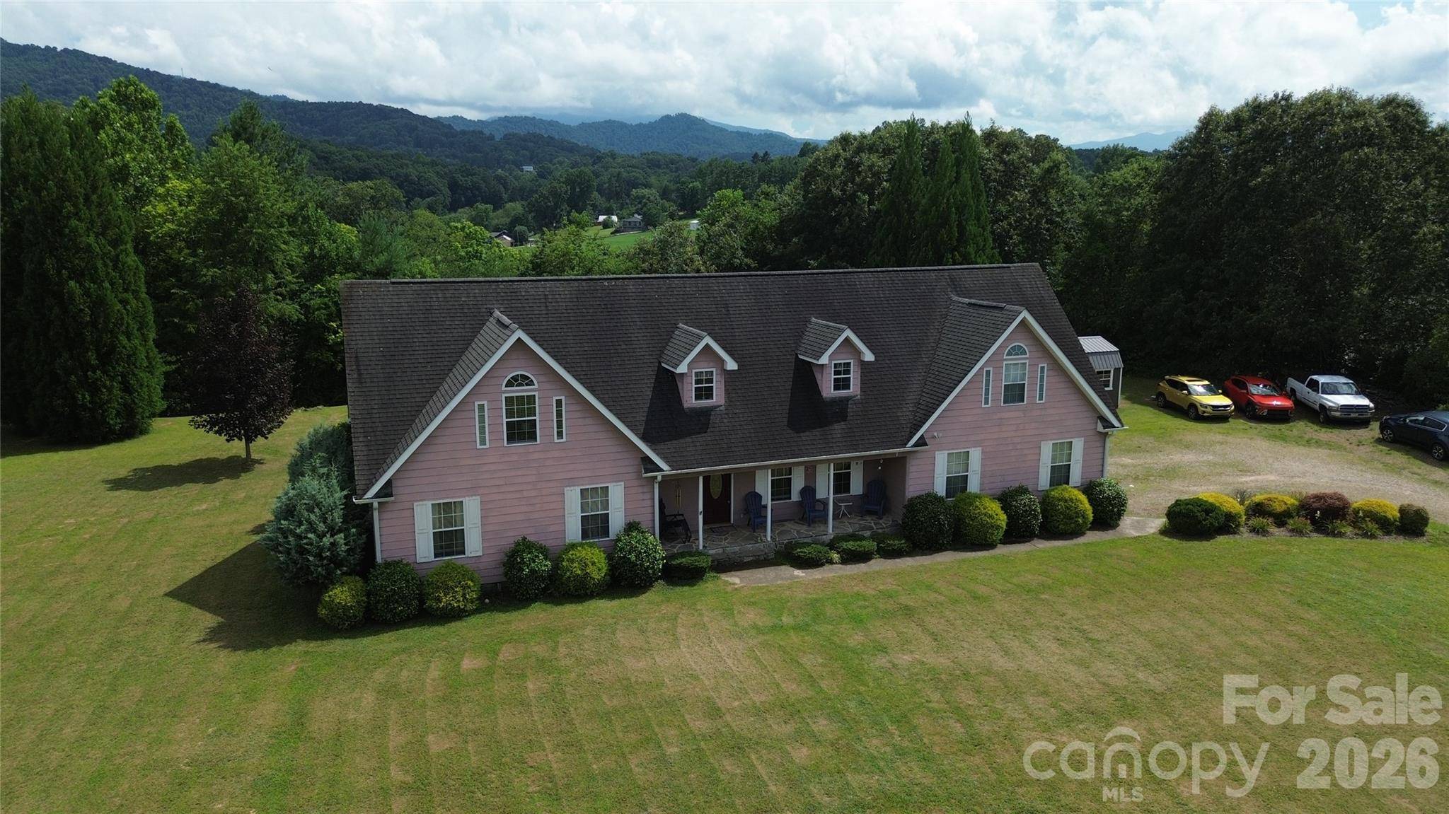 130 Crestview ST, Canton, NC 28716