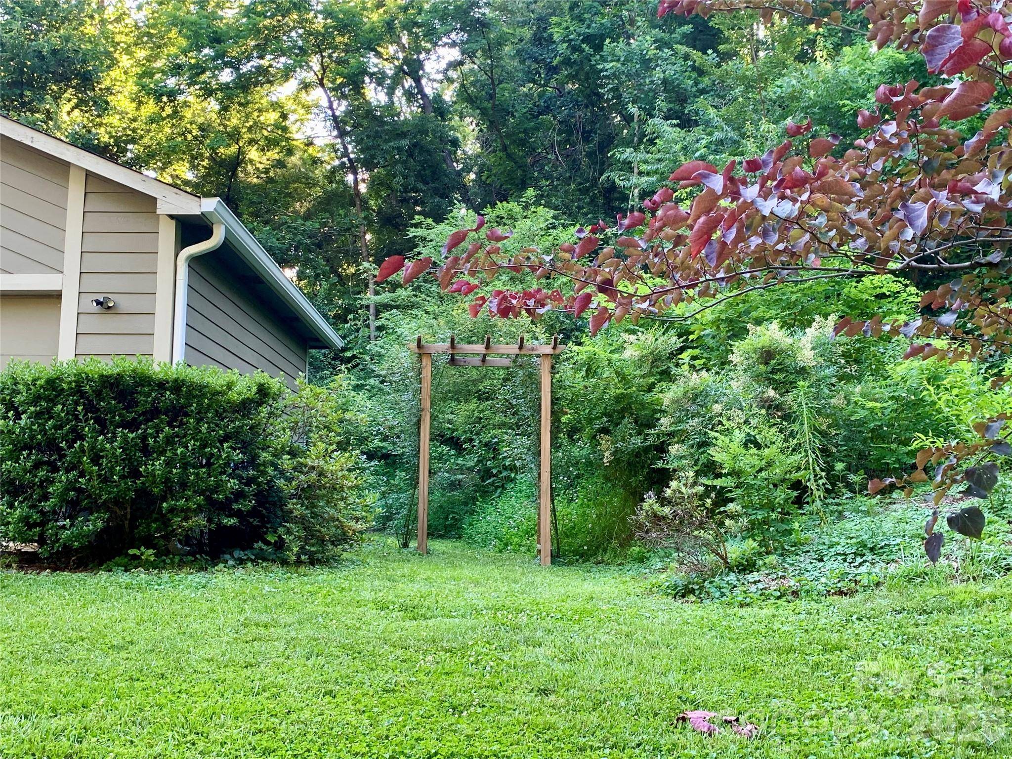8 Turkey Toe LN, Arden, NC 28704