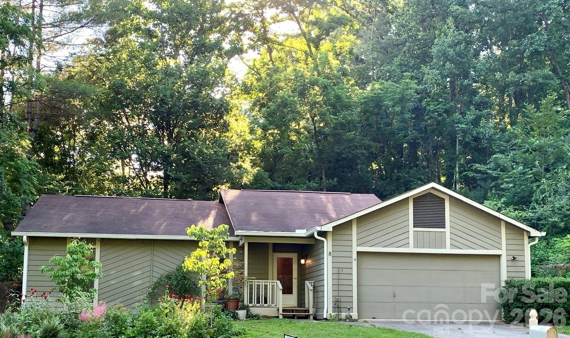 8 Turkey Toe LN, Arden, NC 28704