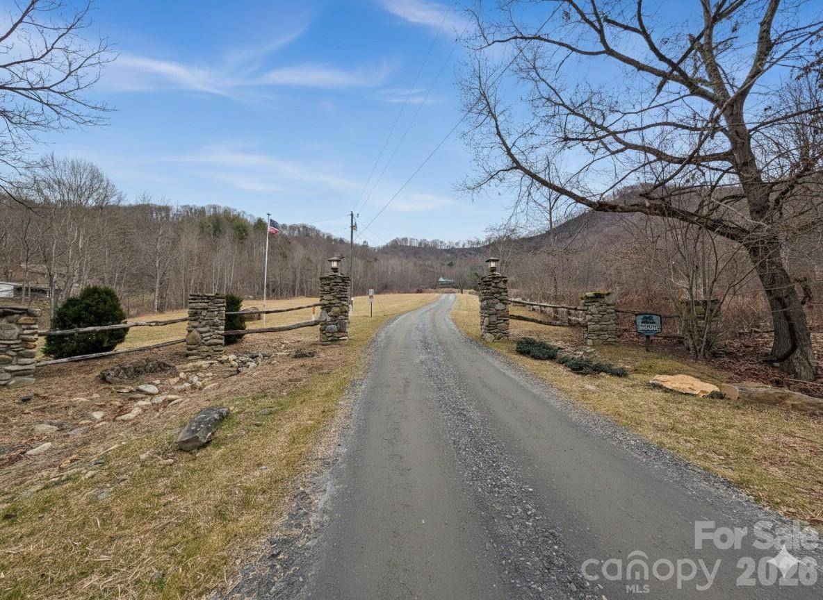 000 Wild Turkey Pen RD, Bakersville, NC 28705
