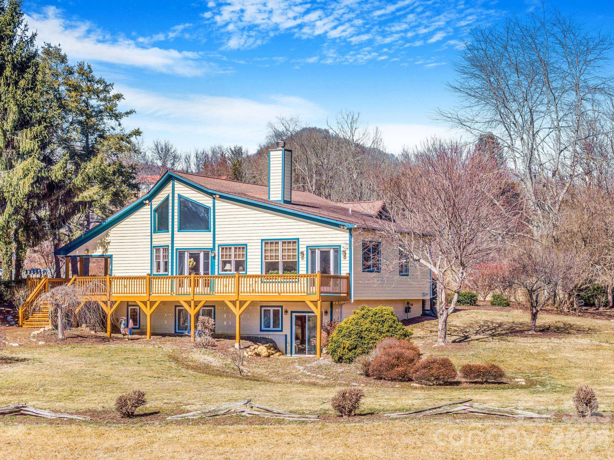 22 Mountain Spring LN, Canton, NC 28716