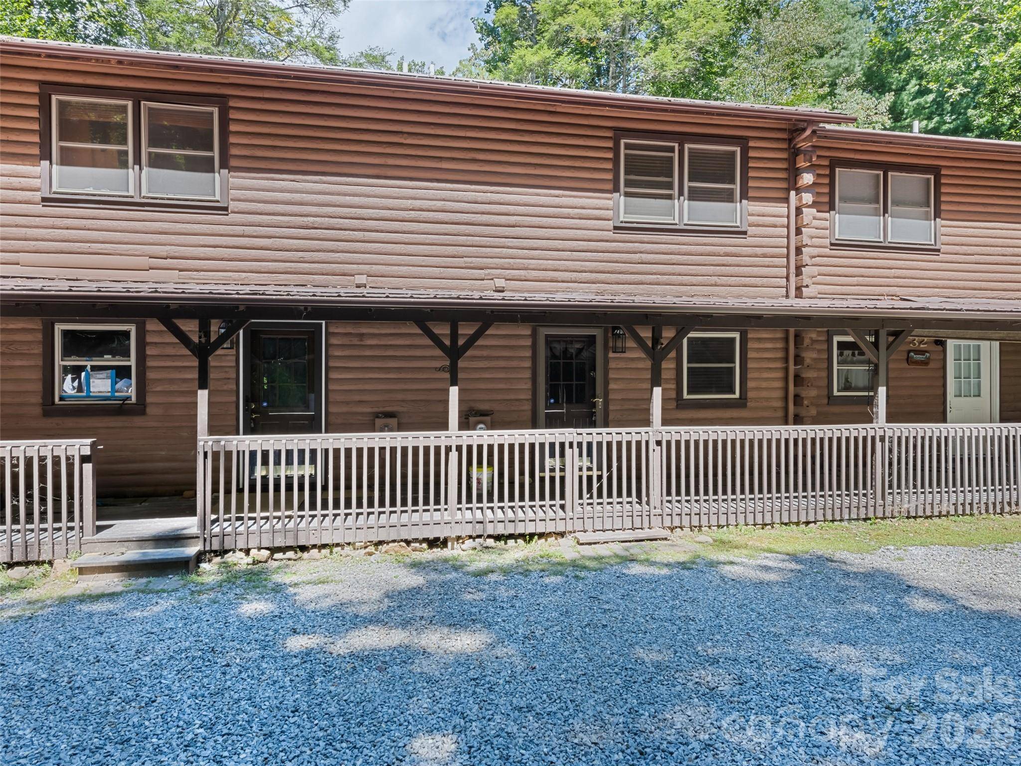 36 Mulberry LN, Maggie Valley, NC 28751