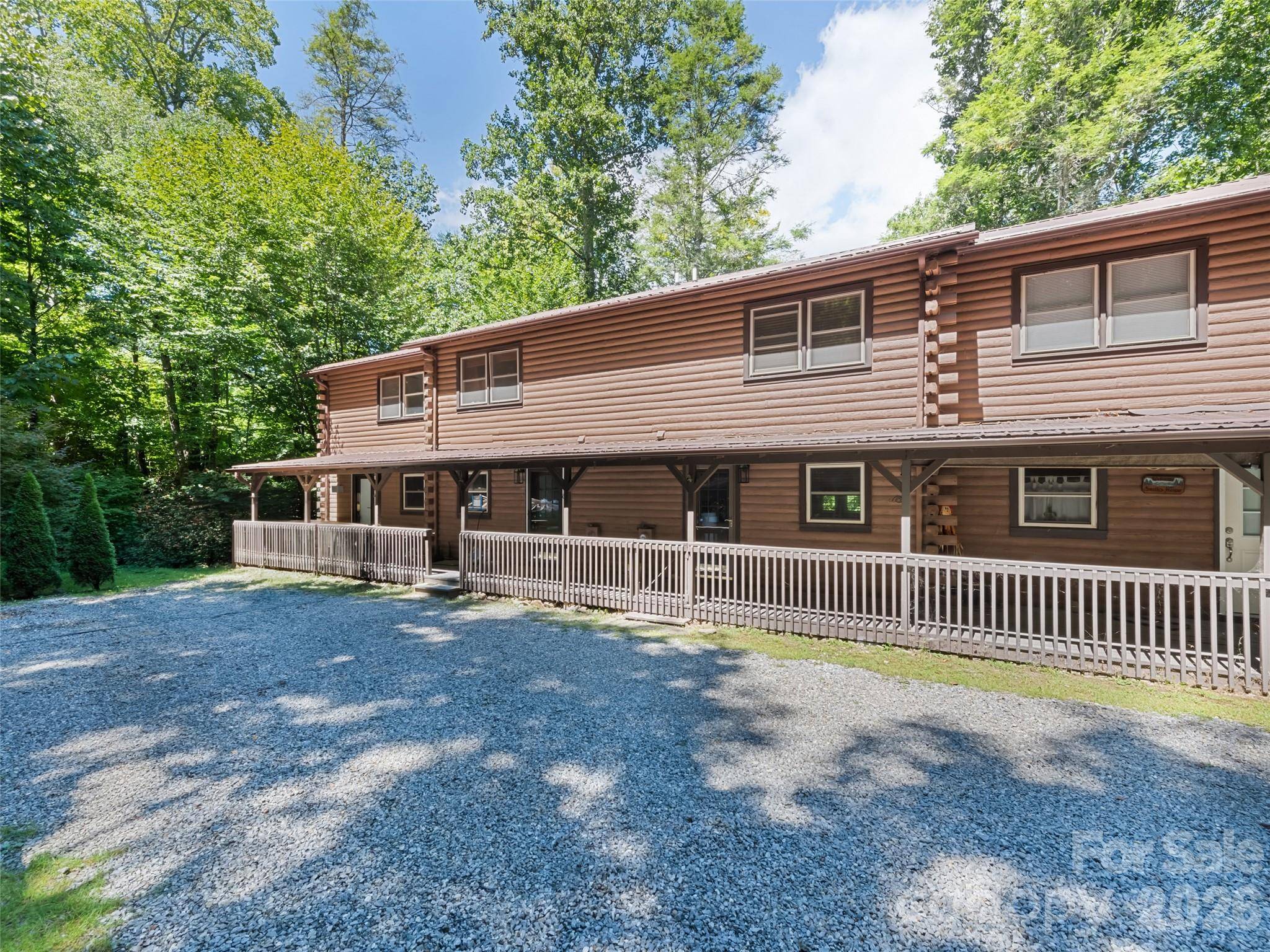36 Mulberry LN, Maggie Valley, NC 28751
