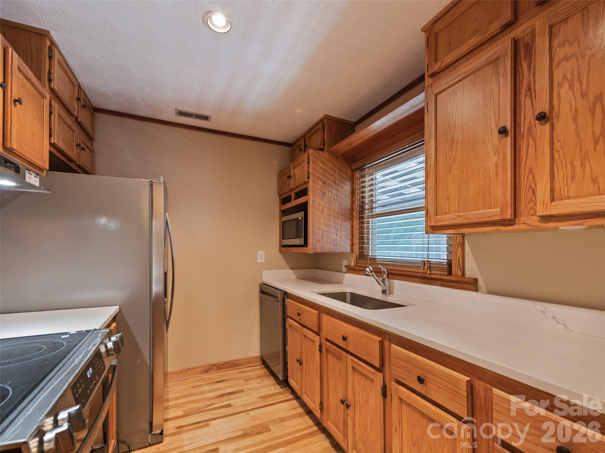 36 Mulberry LN, Maggie Valley, NC 28751