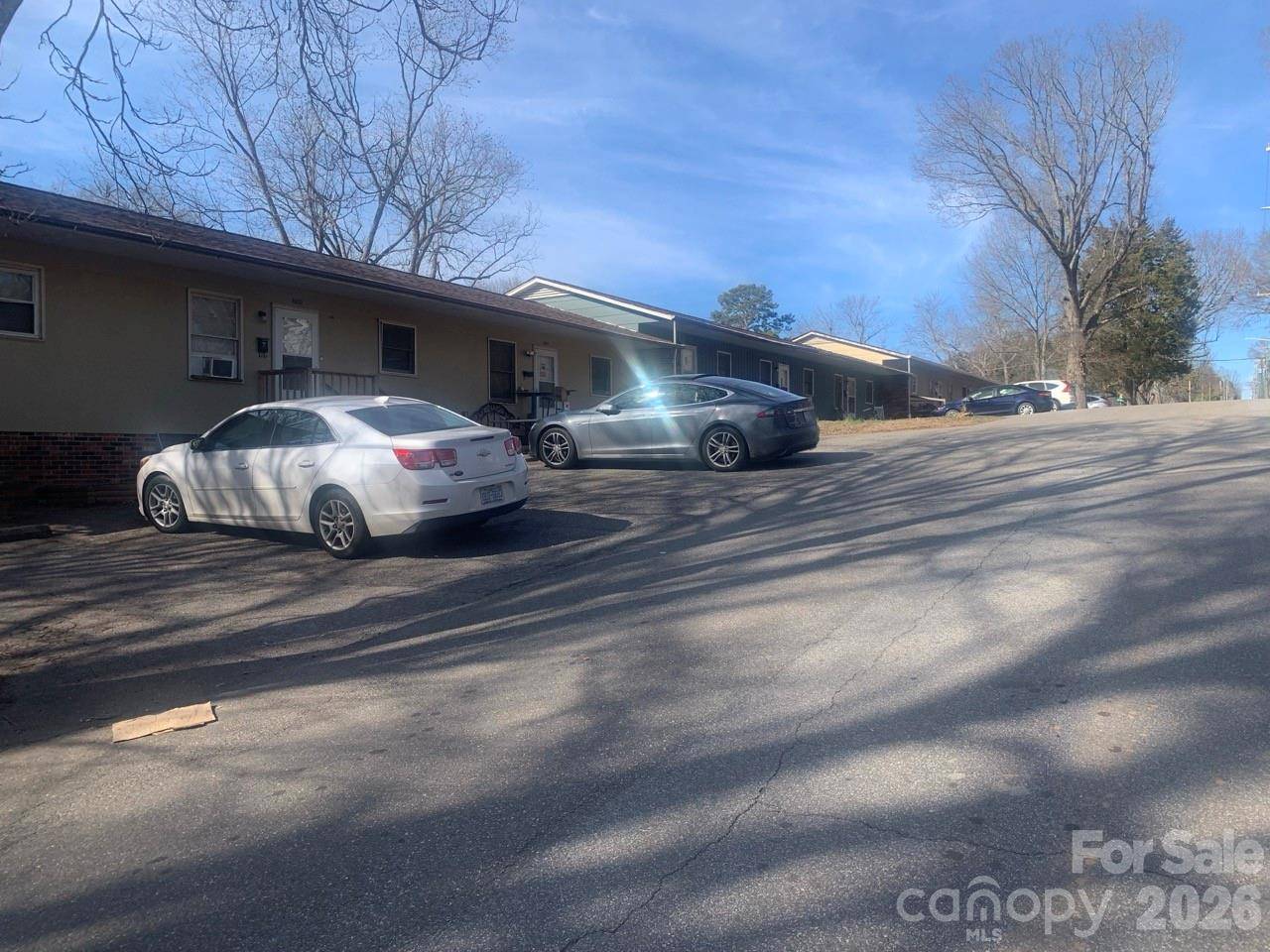 1006 3rd ST SE, Hickory, NC 28602