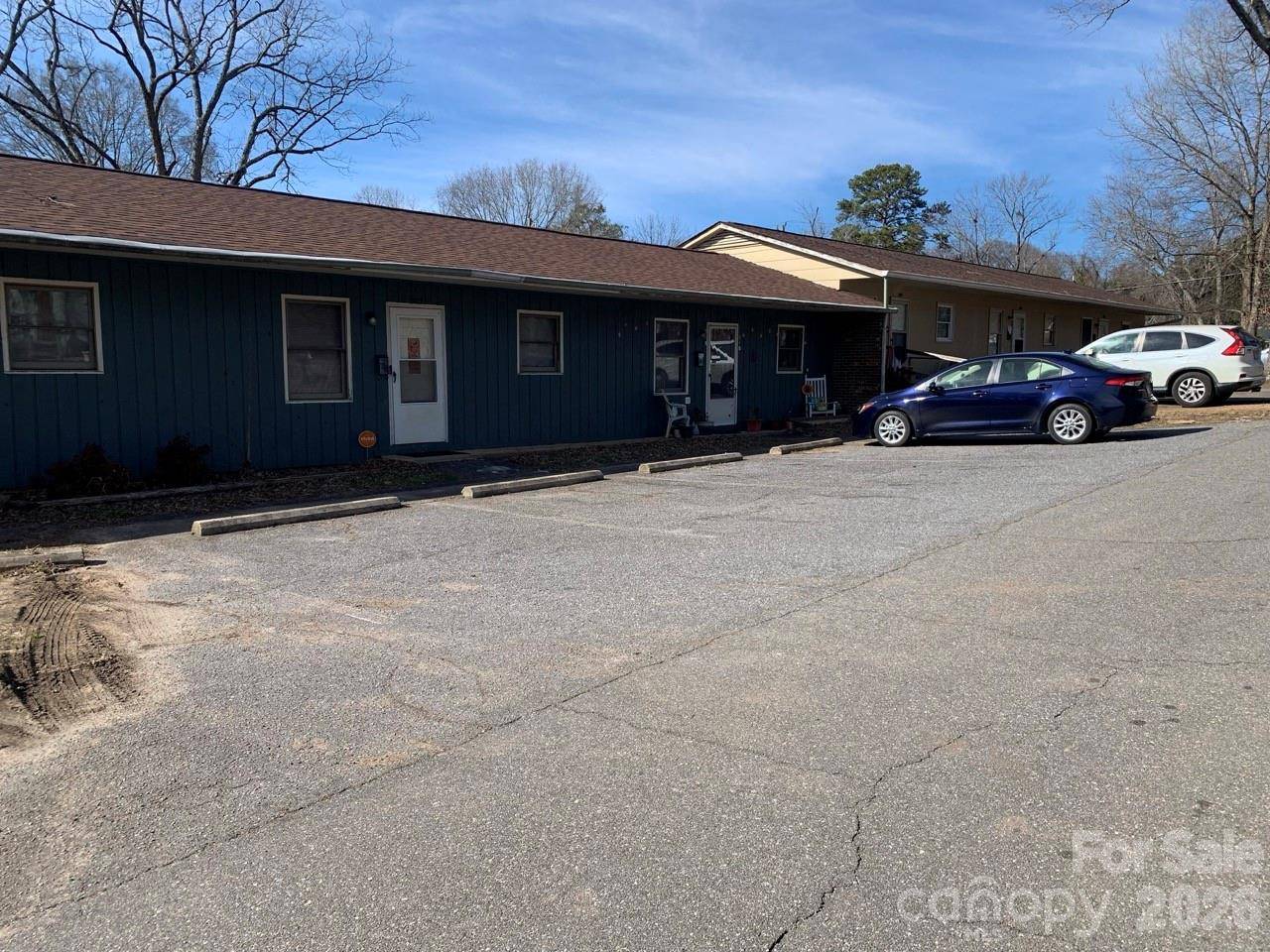 1006 3rd ST SE, Hickory, NC 28602