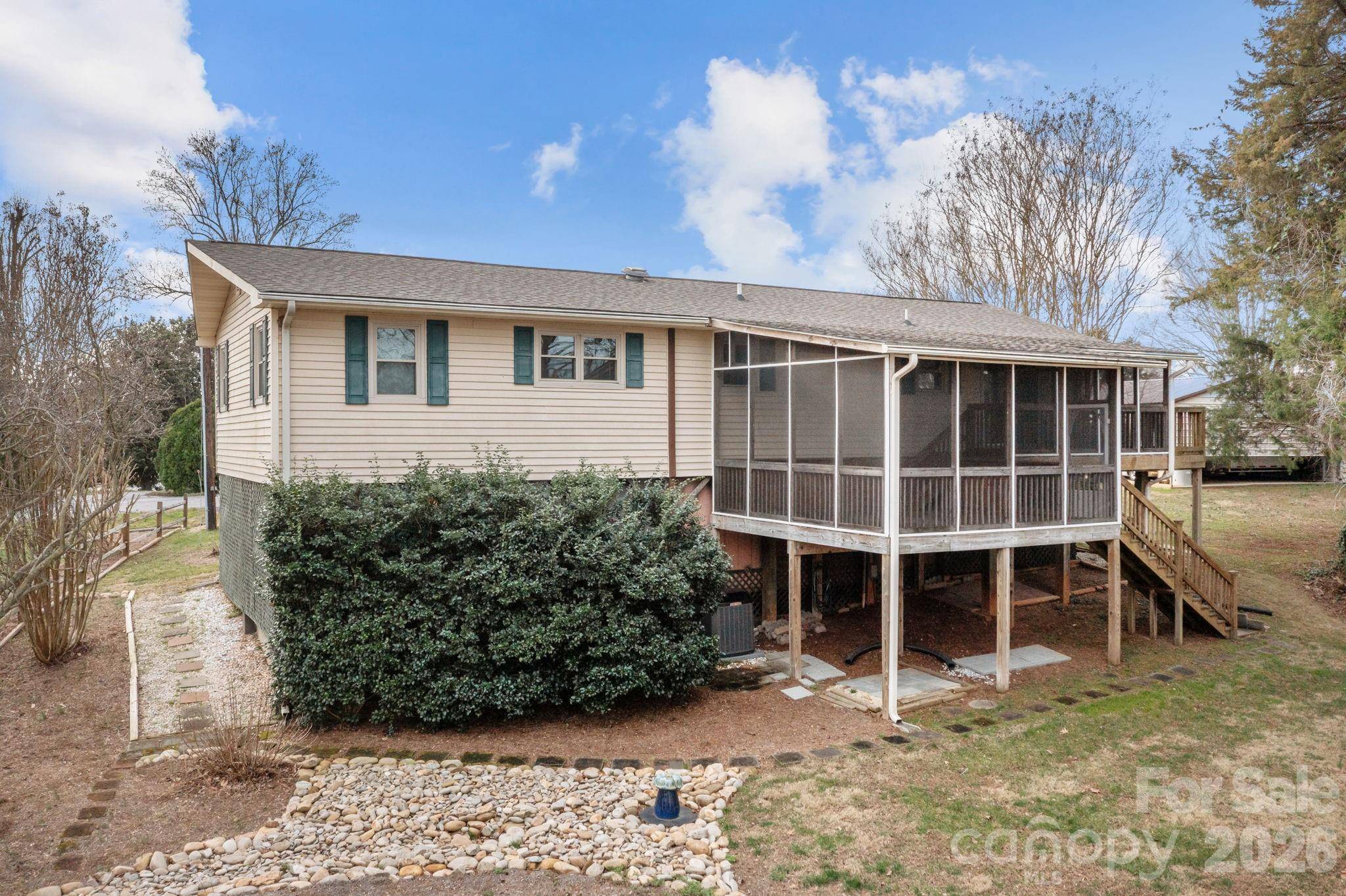 4278 Harbor LN, Sherrills Ford, NC 28673
