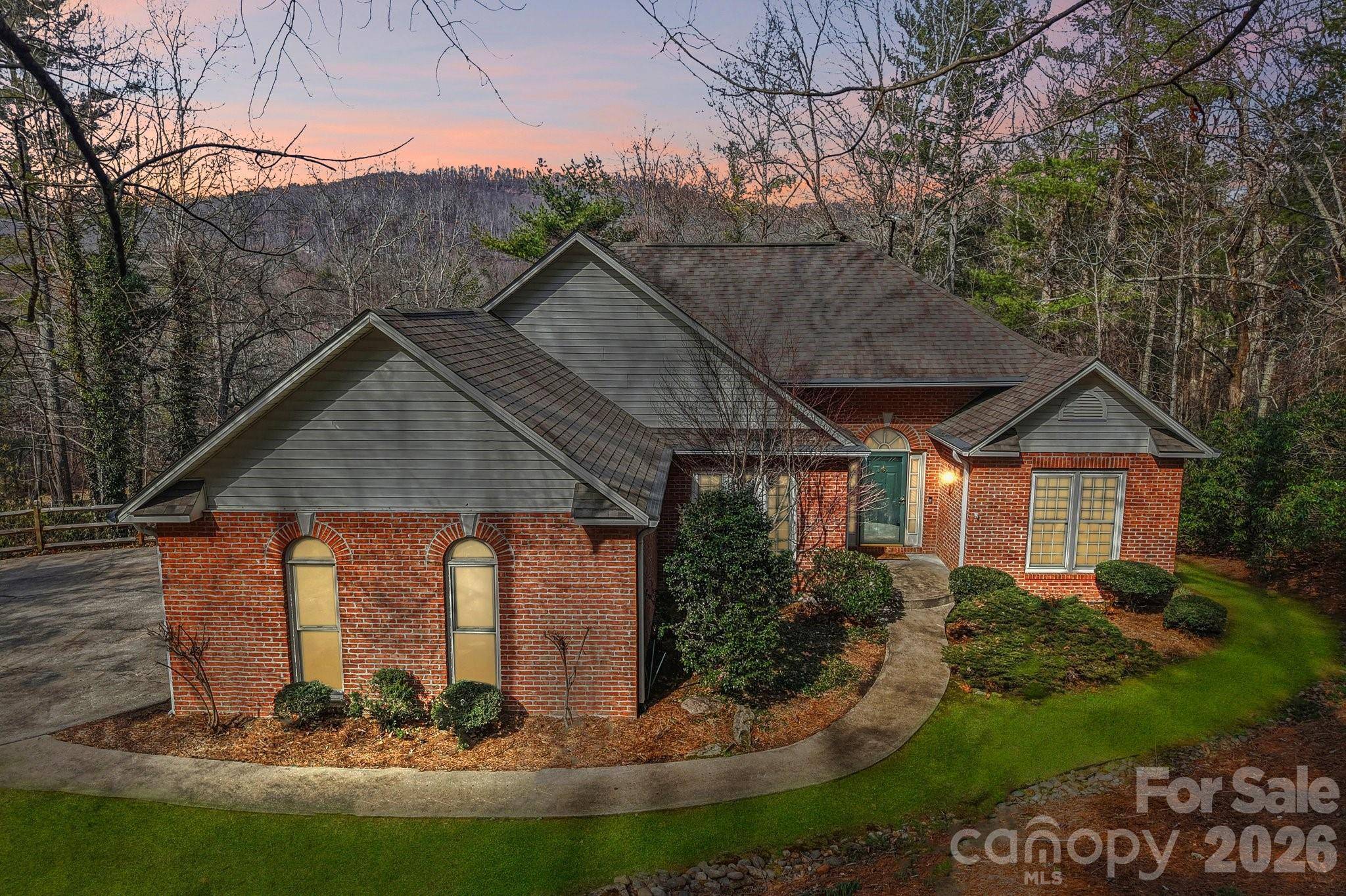741 Zelda CT, Hendersonville, NC 28792