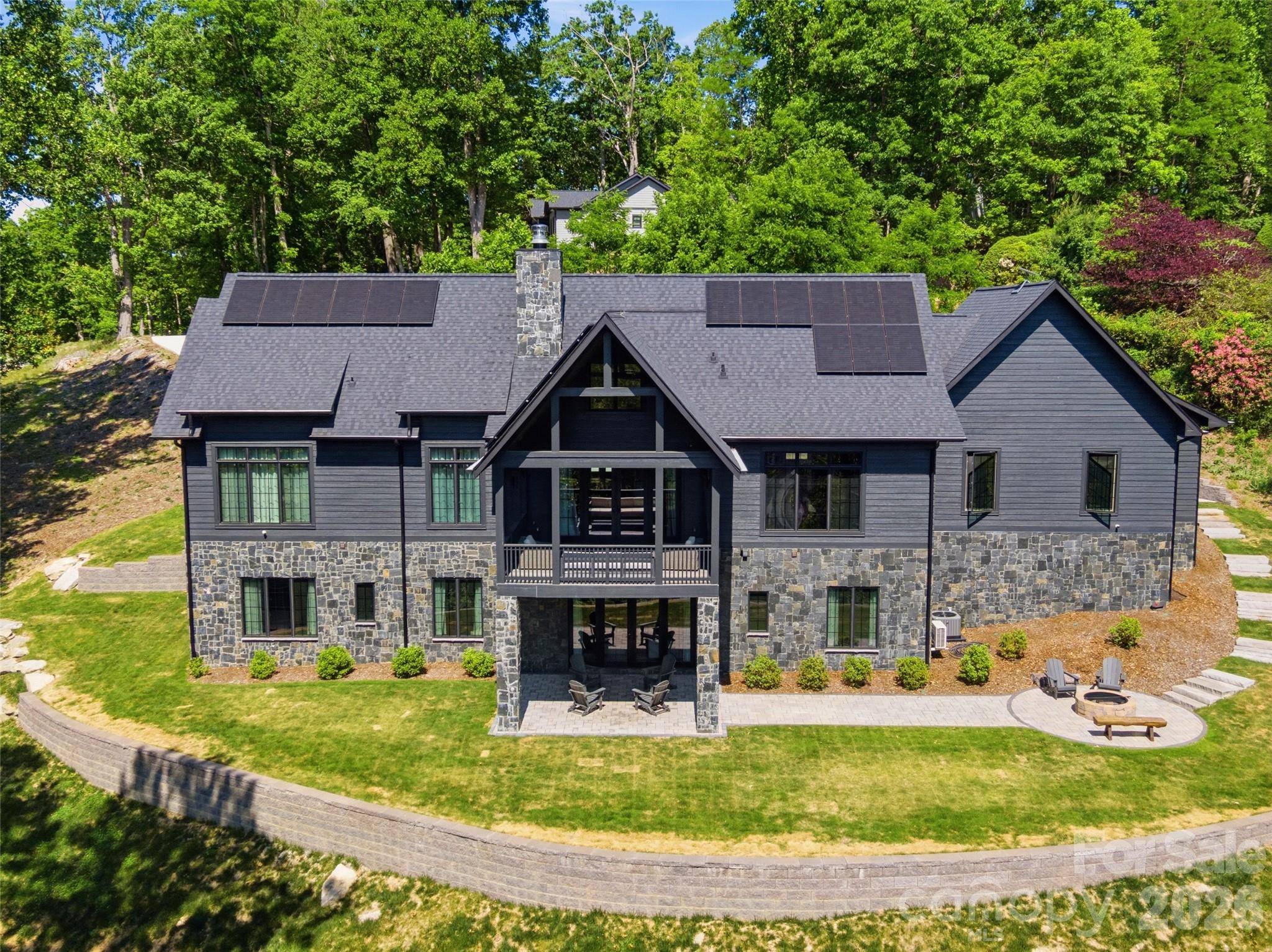 241 Tower CIR, Hendersonville, NC 28739