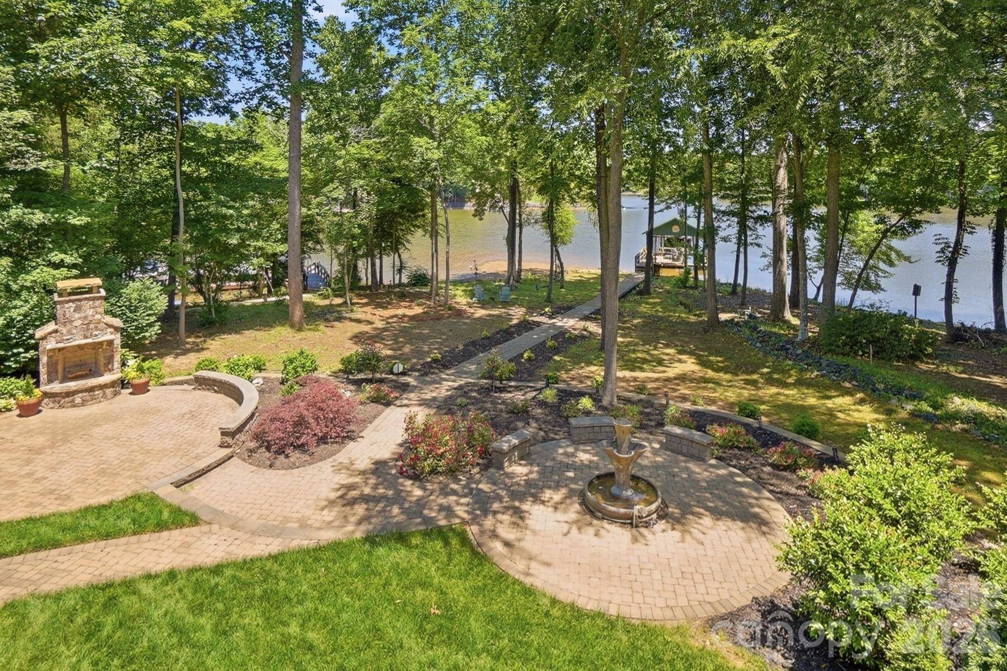 932 Thorn Ridge LN, Clover, SC 29710