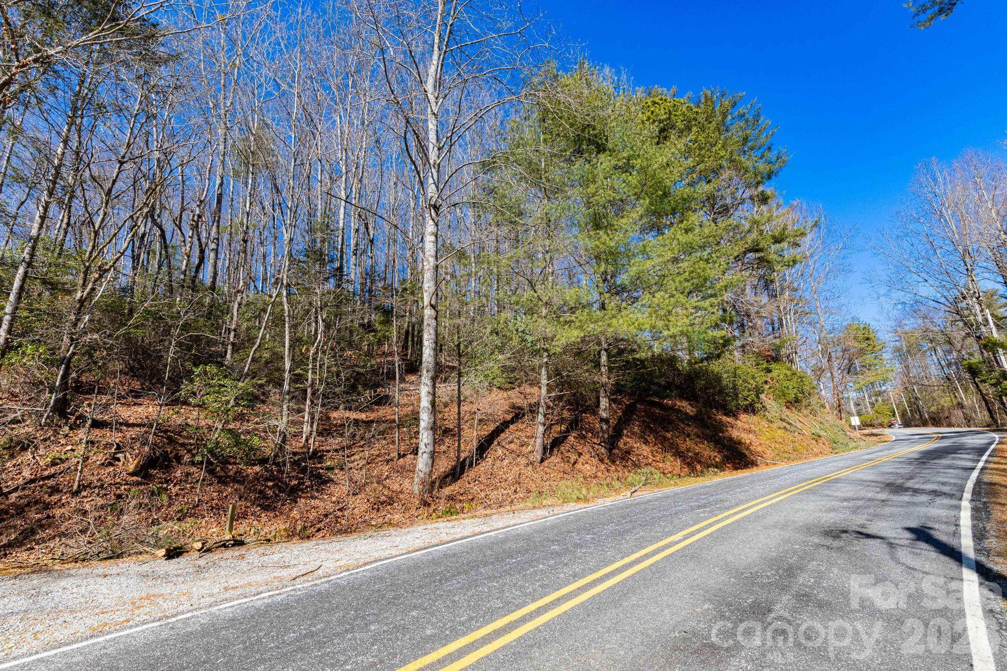 999 Flat Creek Valley RD, Lake Toxaway, NC 28747
