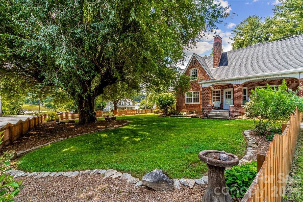 506 W Main ST, Burnsville, NC 28714