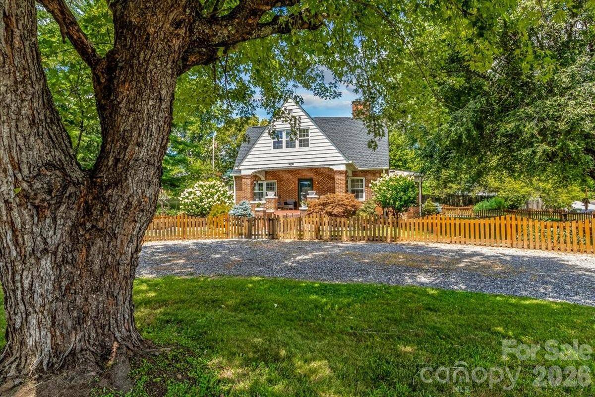 506 W Main ST, Burnsville, NC 28714