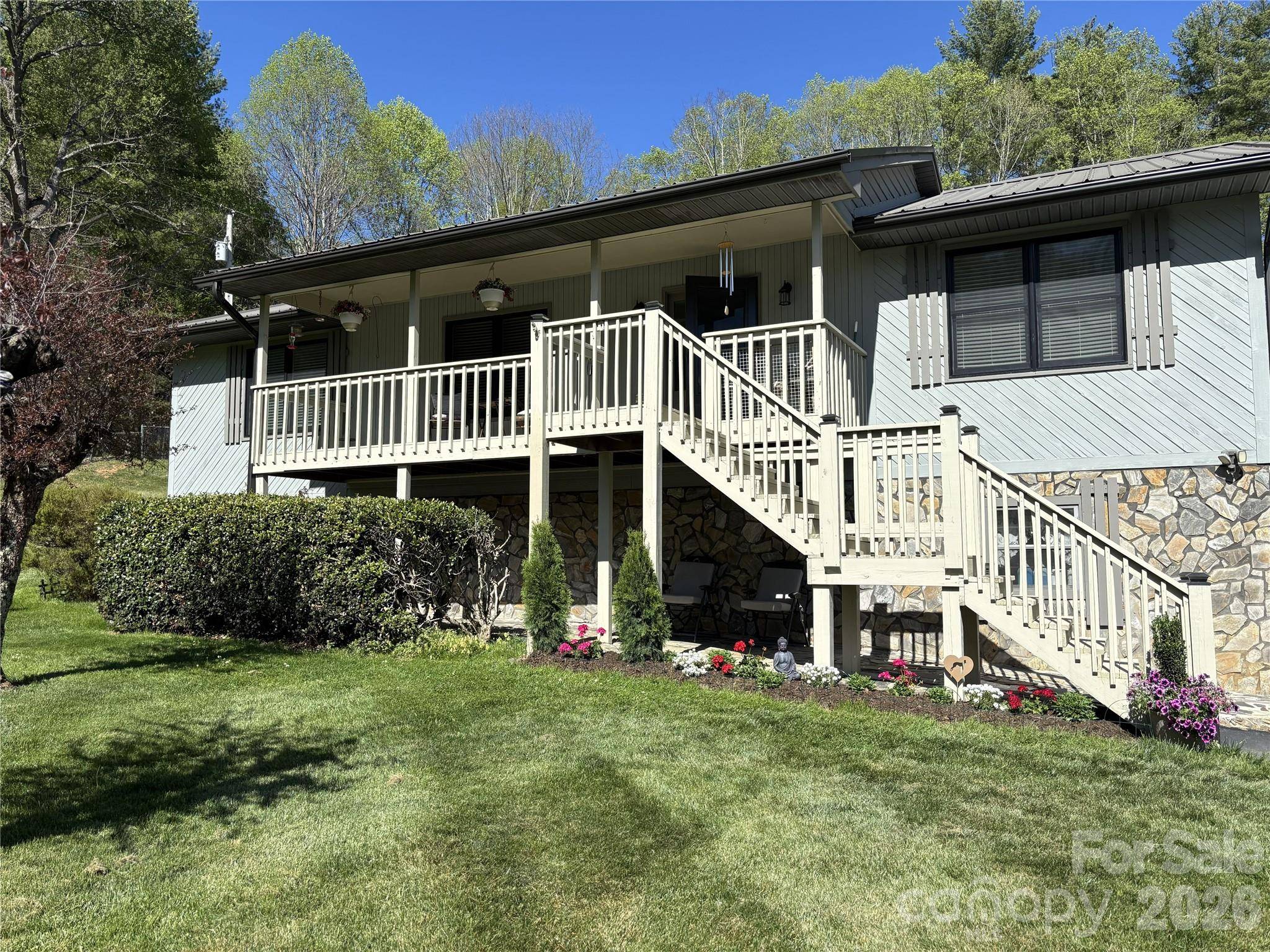 342 Mountain View RD, Burnsville, NC 28714