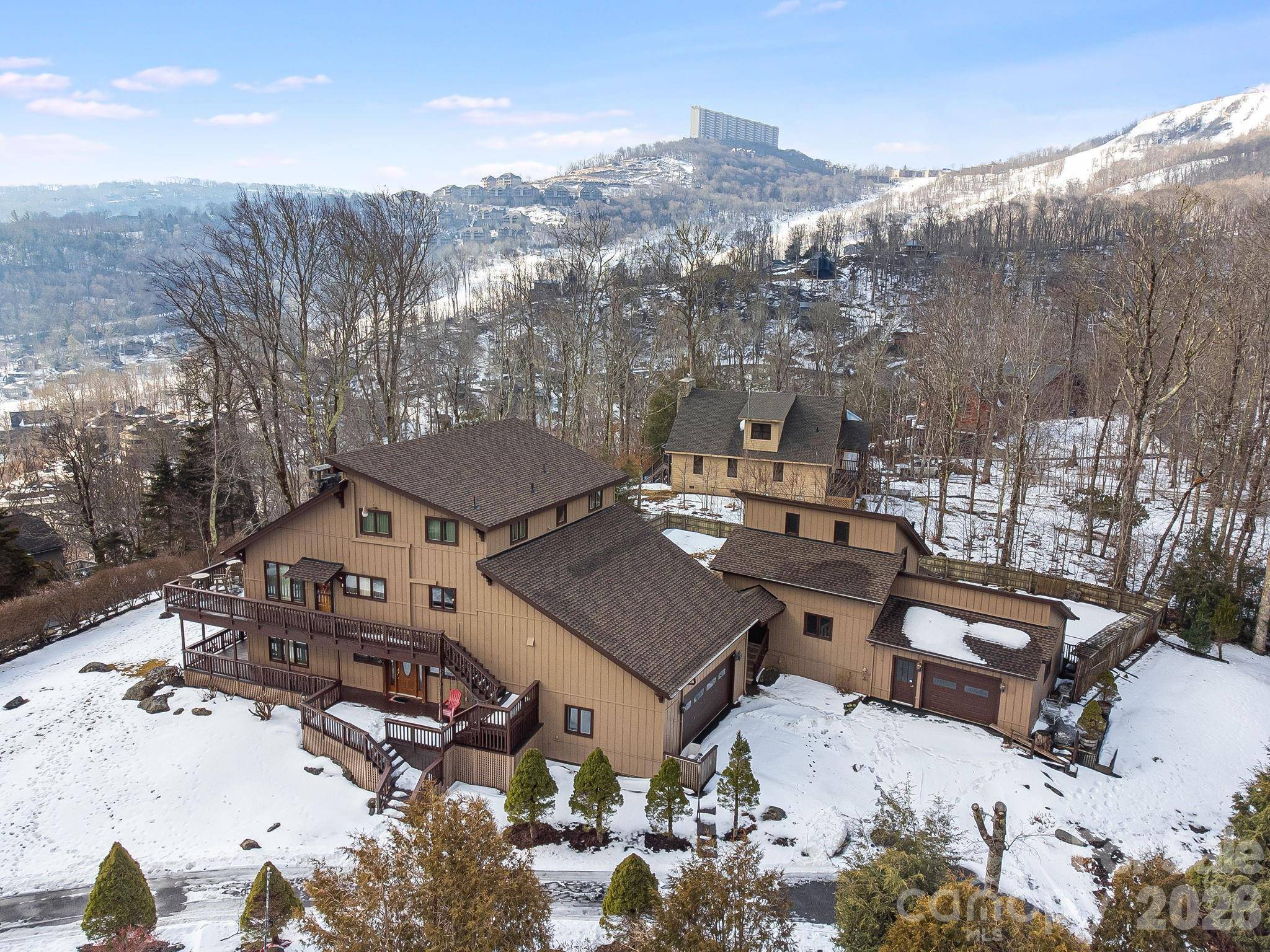 301 Highland CIR, Sugar Mountain, NC 28604