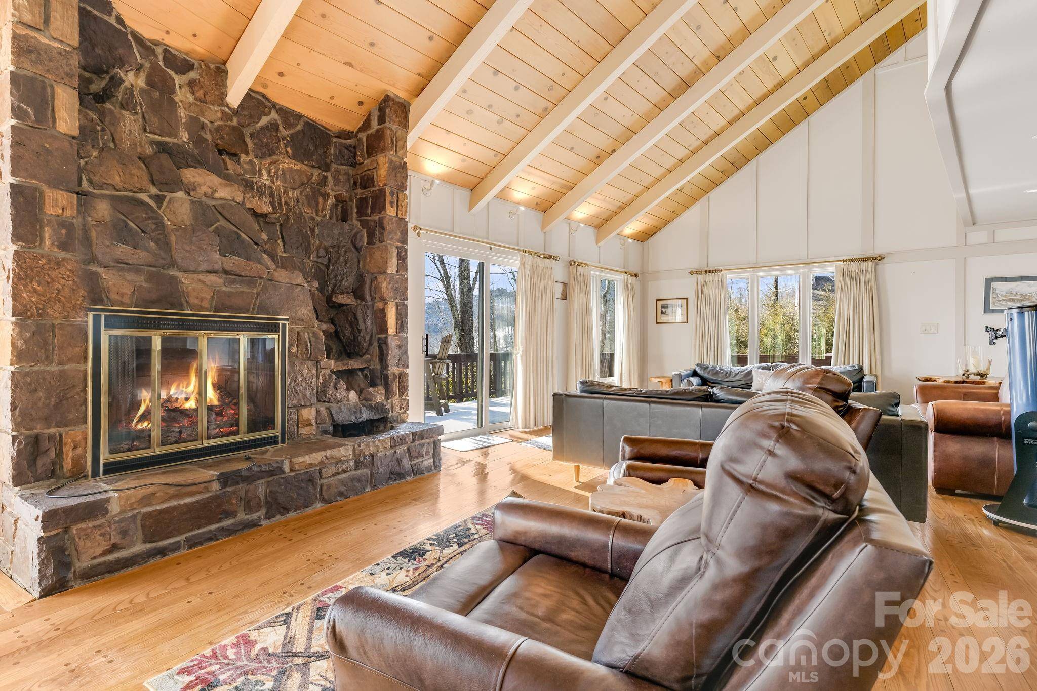 301 Highland CIR, Sugar Mountain, NC 28604