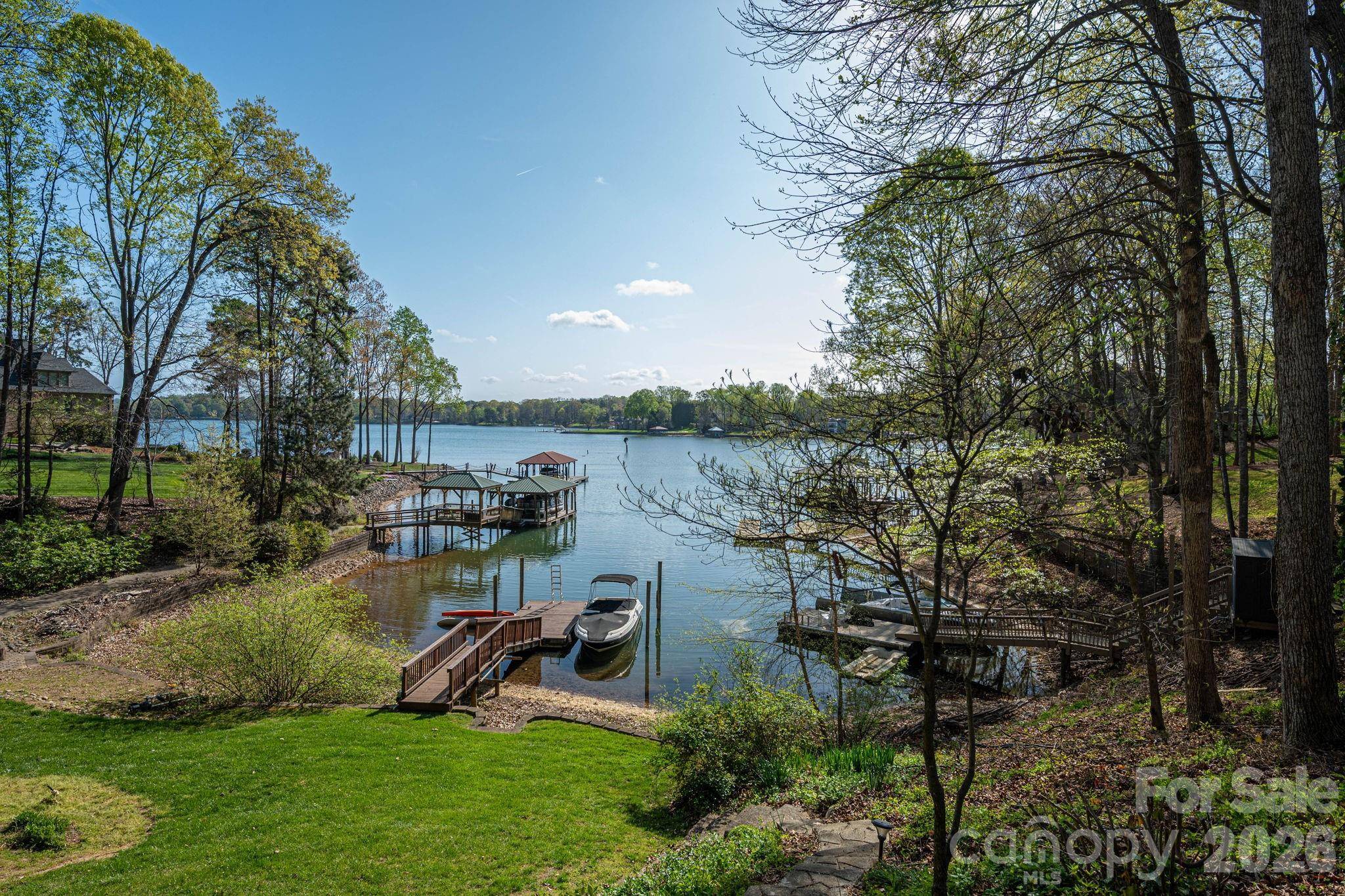 103 Shelter Cove LN, Mooresville, NC 28117