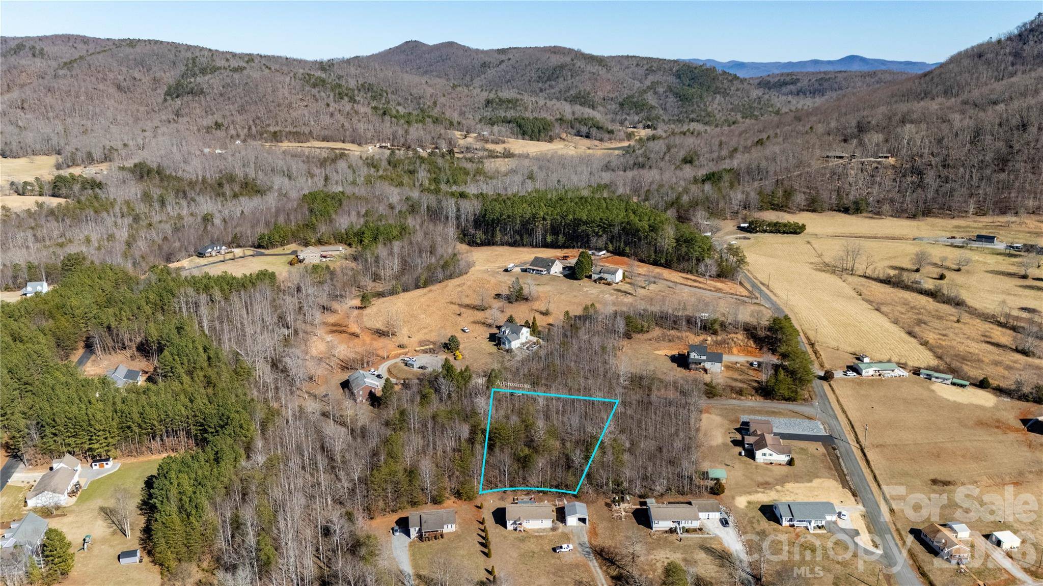 000 Eagles Nest DR #8, Marion, NC 28752
