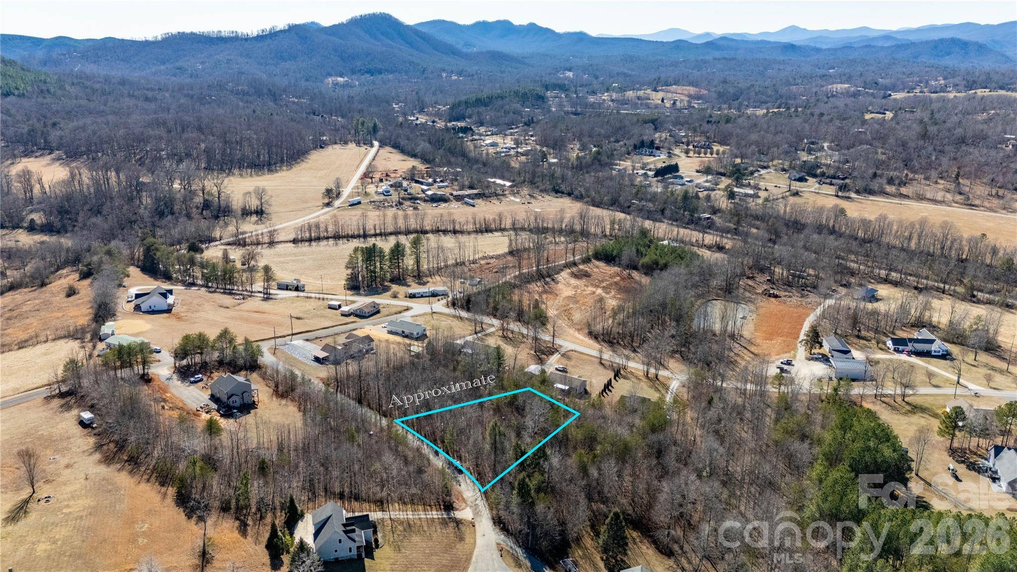 000 Eagles Nest DR #8, Marion, NC 28752