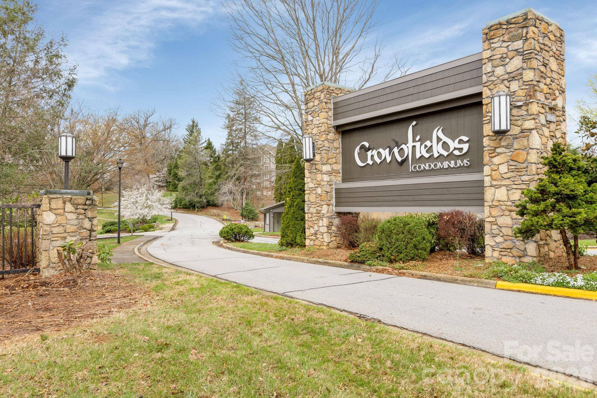 403 Crowfields DR, Asheville, NC 28803