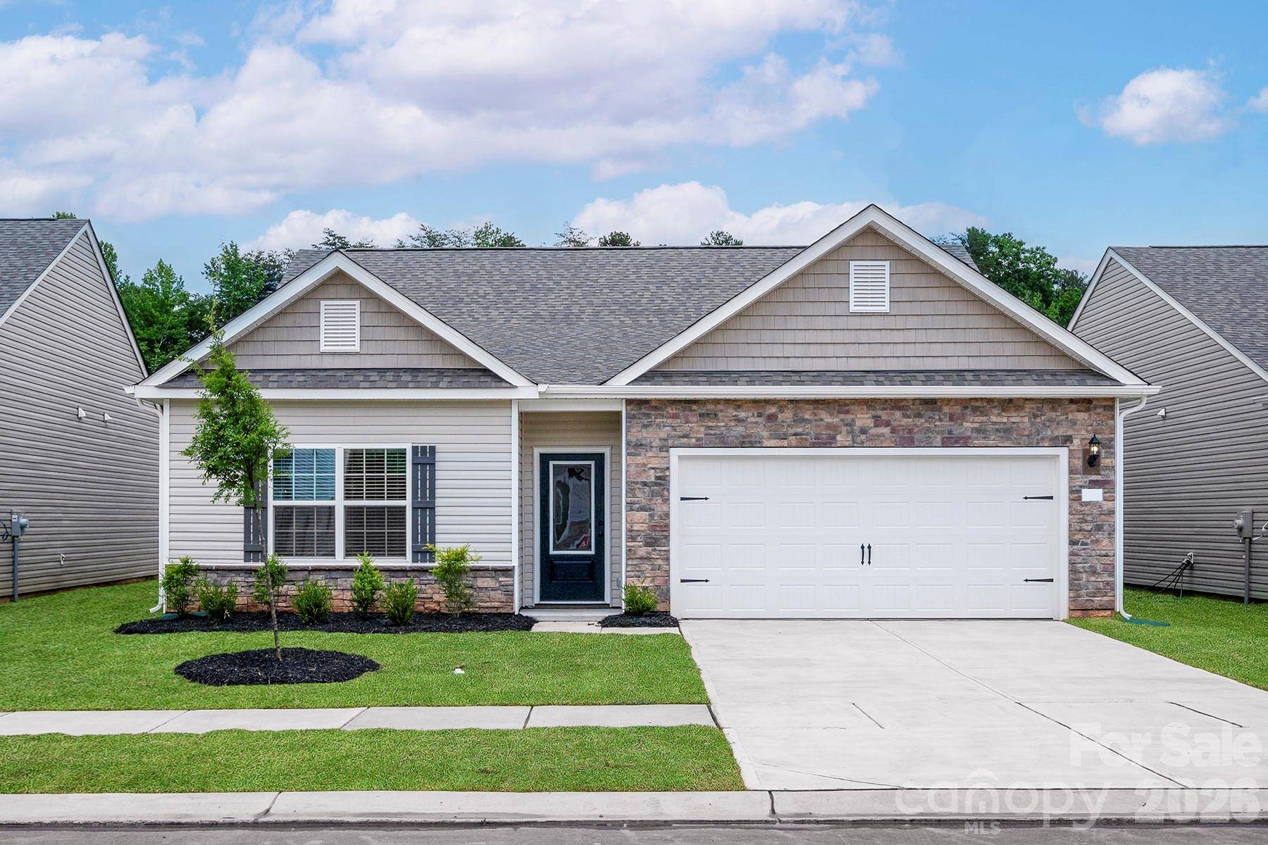 6738 Fairford DR, Charlotte, NC 28215