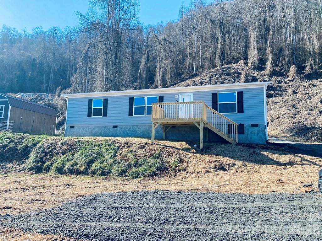 42 Nowhere DR, Sylva, NC 28779