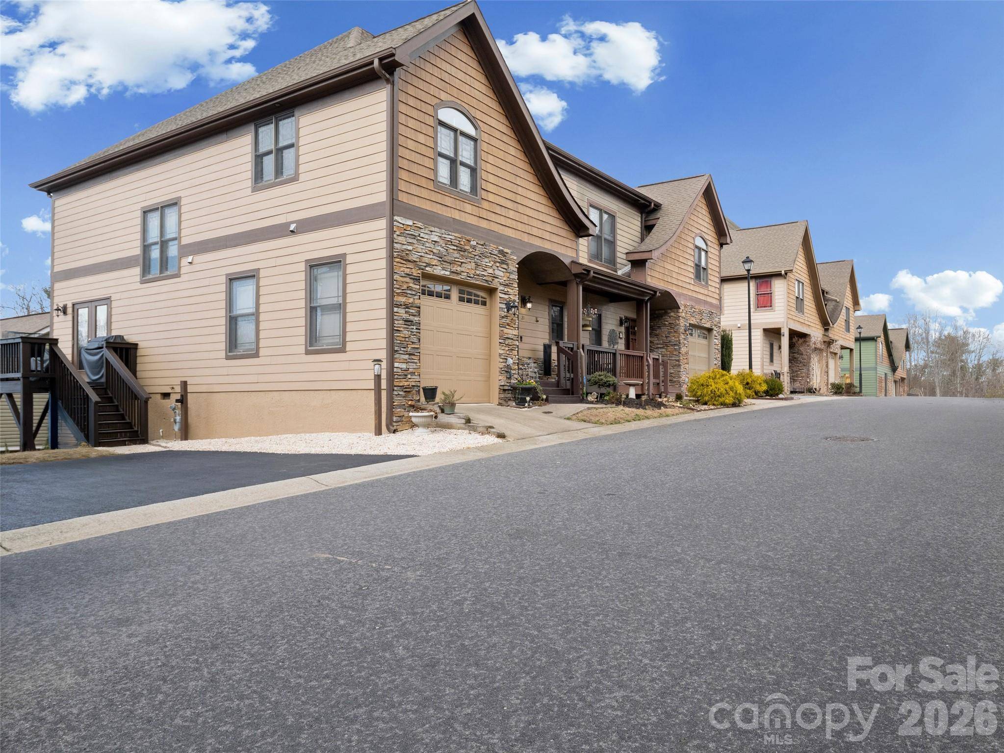 21 Jeff DR, Asheville, NC 28806