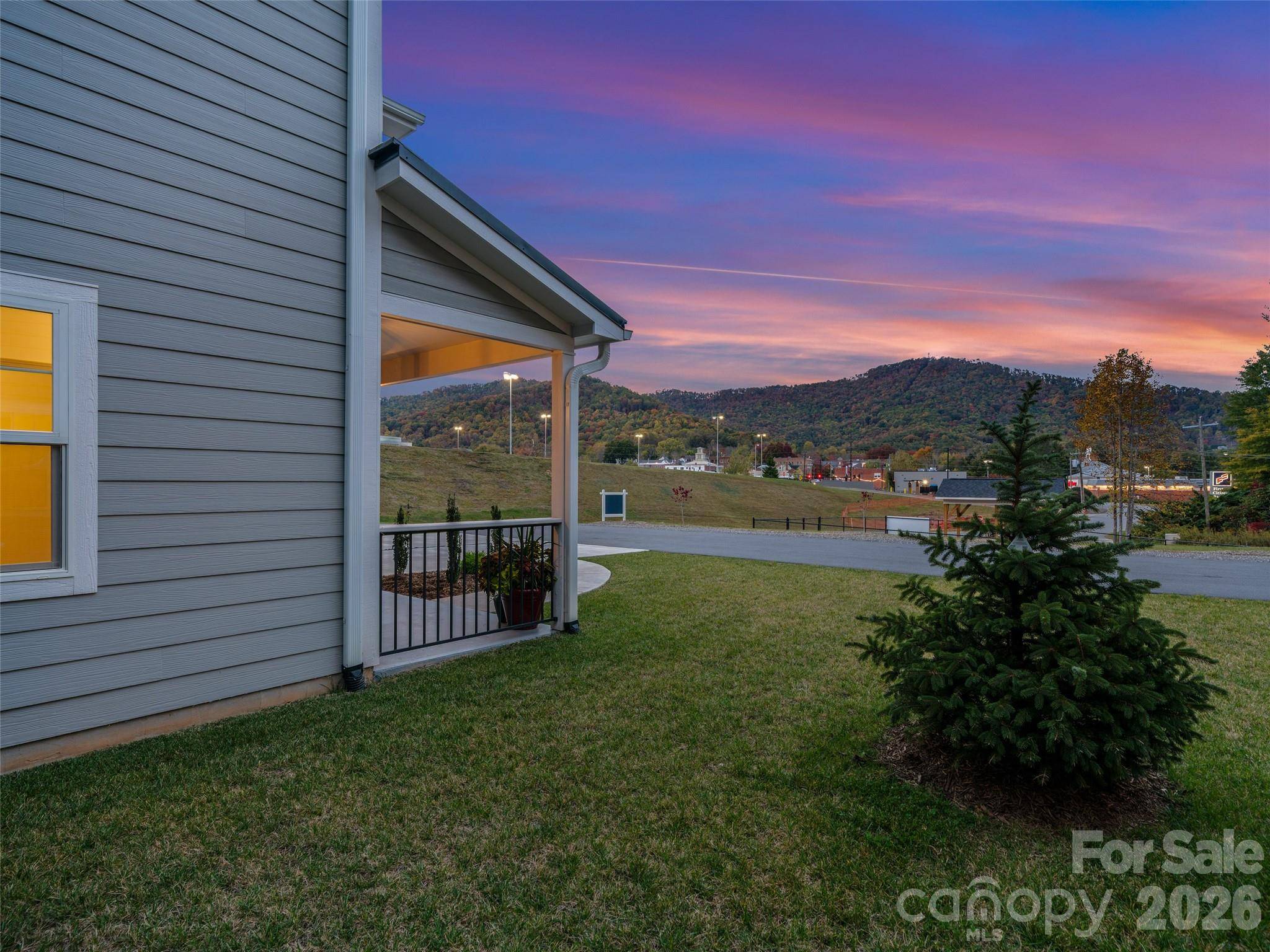 100 Red Twig LN #103, Burnsville, NC 28714
