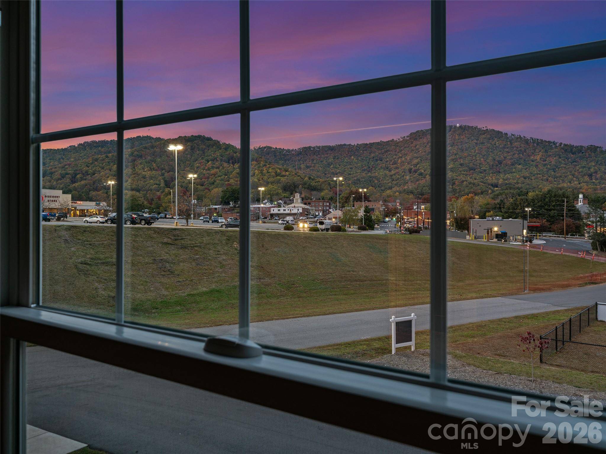 100 Red Twig LN #Unit 102, Burnsville, NC 28704