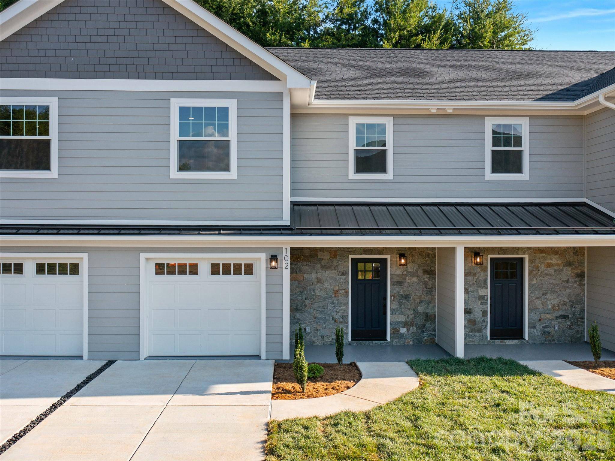 100 Red Twig LN #Unit 102, Burnsville, NC 28704