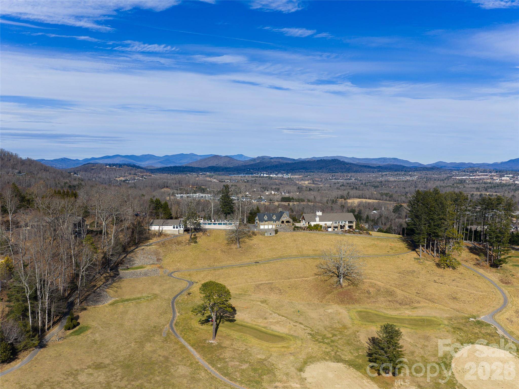 40 Cedar DR, Mills River, NC 28759