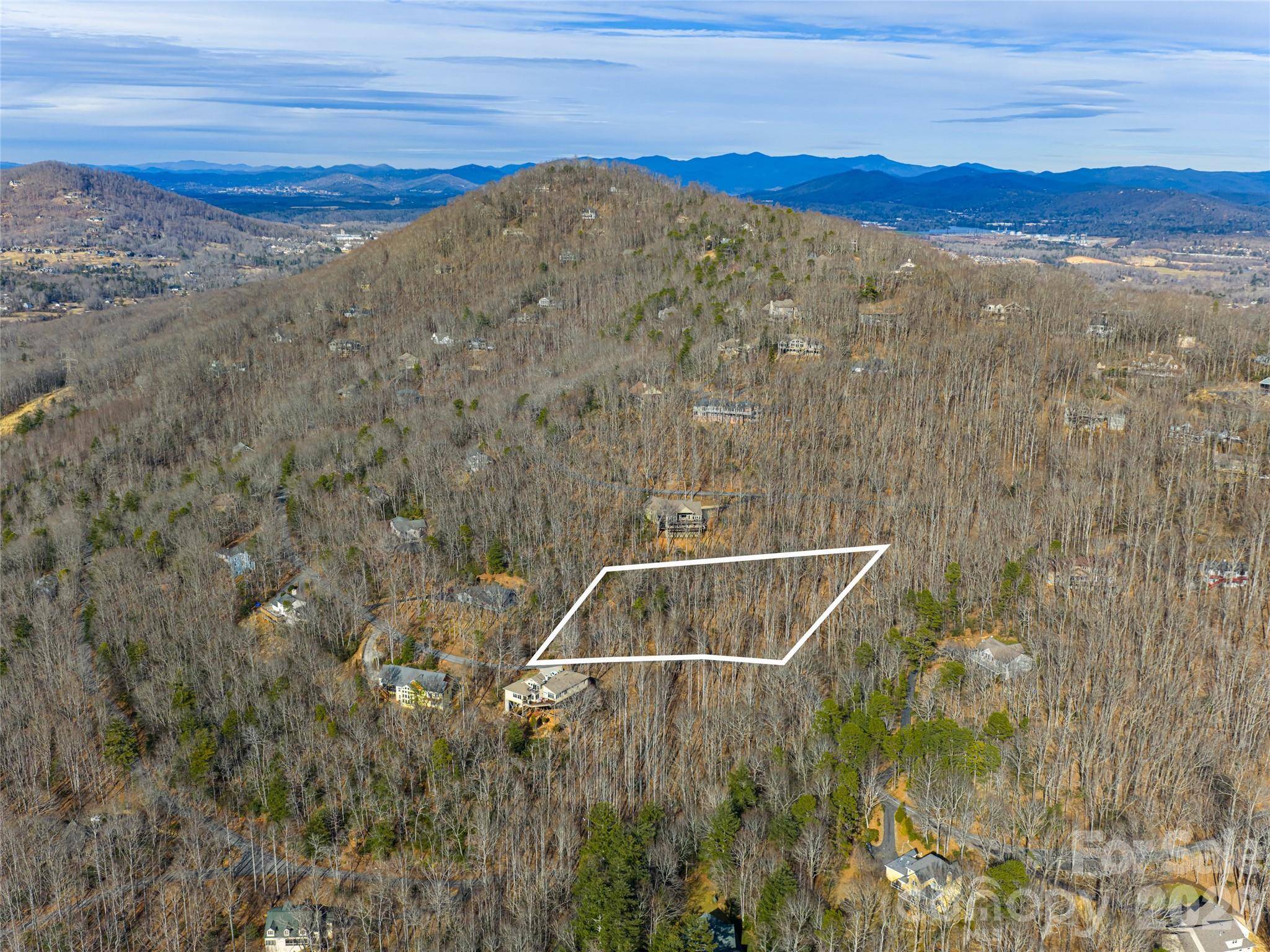 40 Cedar DR, Mills River, NC 28759