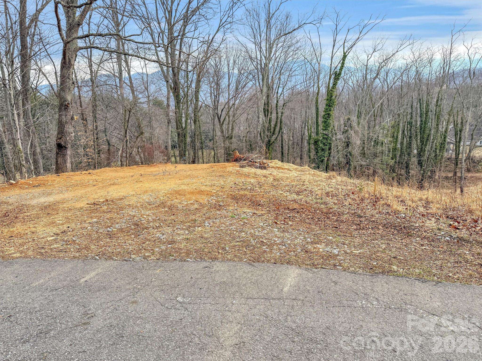 000 Cupp LN, Waynesville, NC 28786