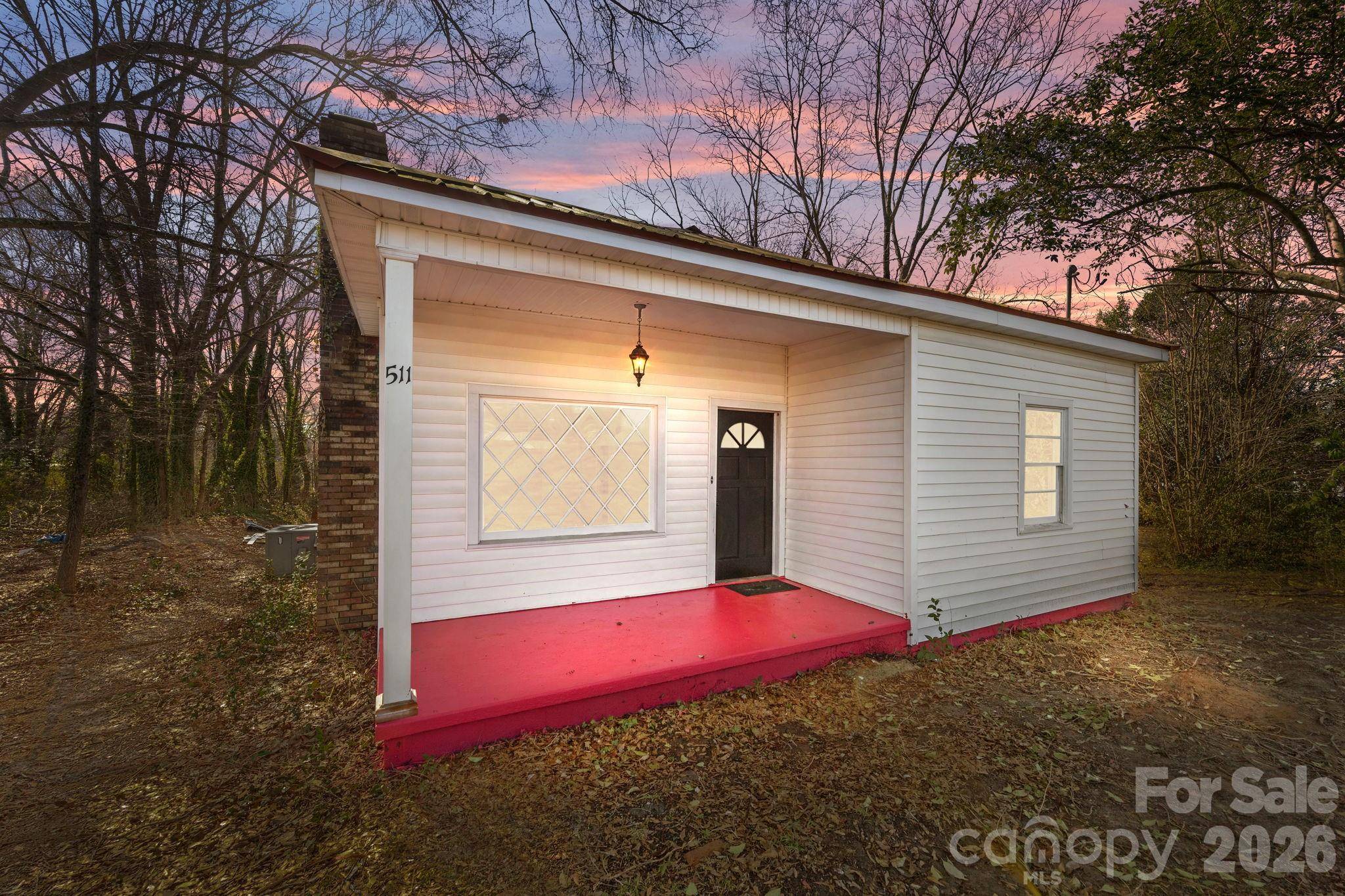 511 E Trade ST, Dallas, NC 28034