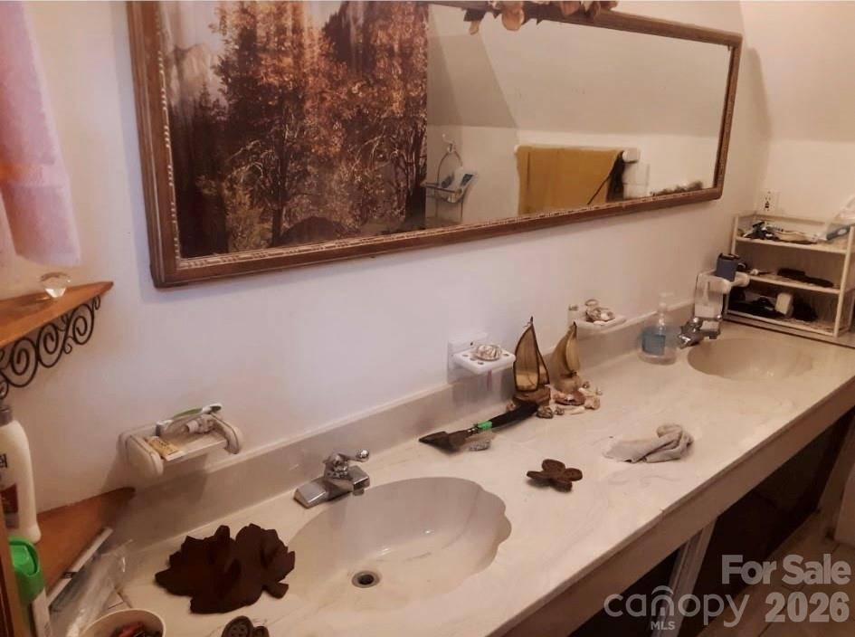 705 Doc Howell RD, Spruce Pine, NC 28777